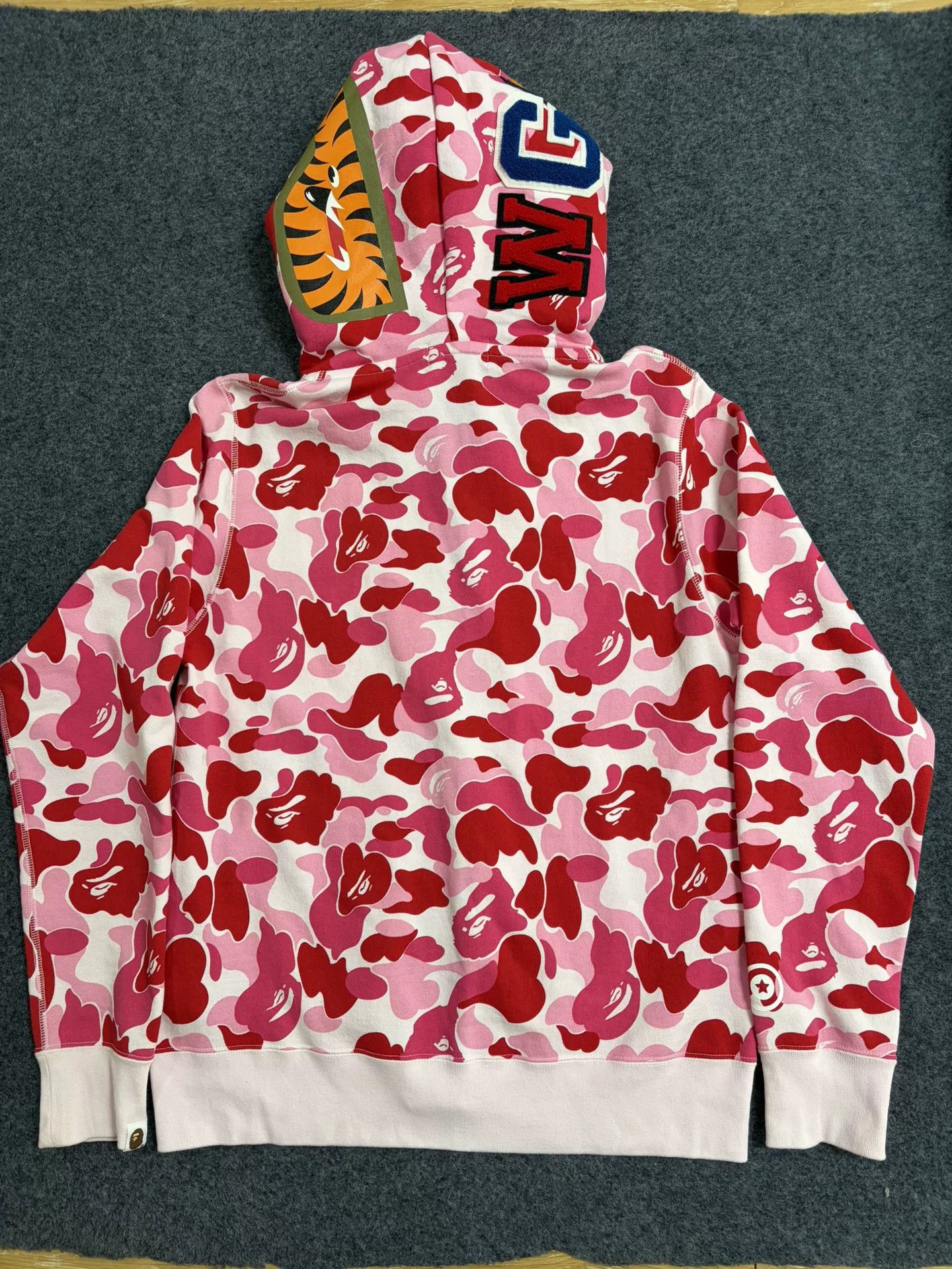 Bape Bape Multi Shark Sweatshirt Pullover Size US L / EU 52-54 / 3 - 2 Thumbnail