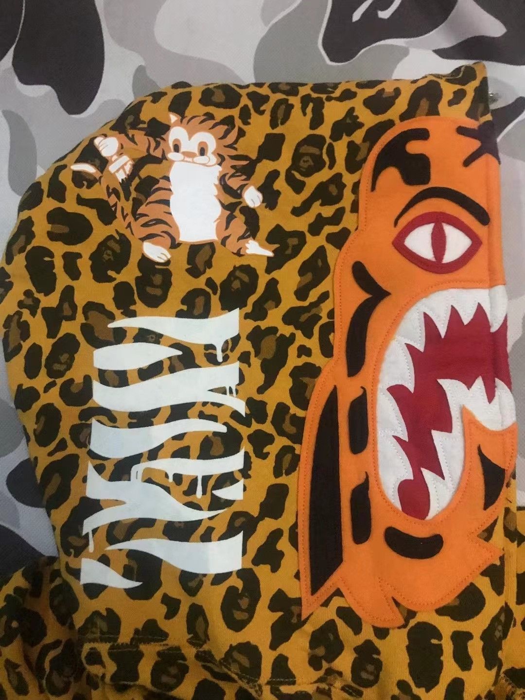 Bape Bape Multi Shark Sweatshirt Pullover Size US S / EU 44-46 / 1 - 3 Thumbnail