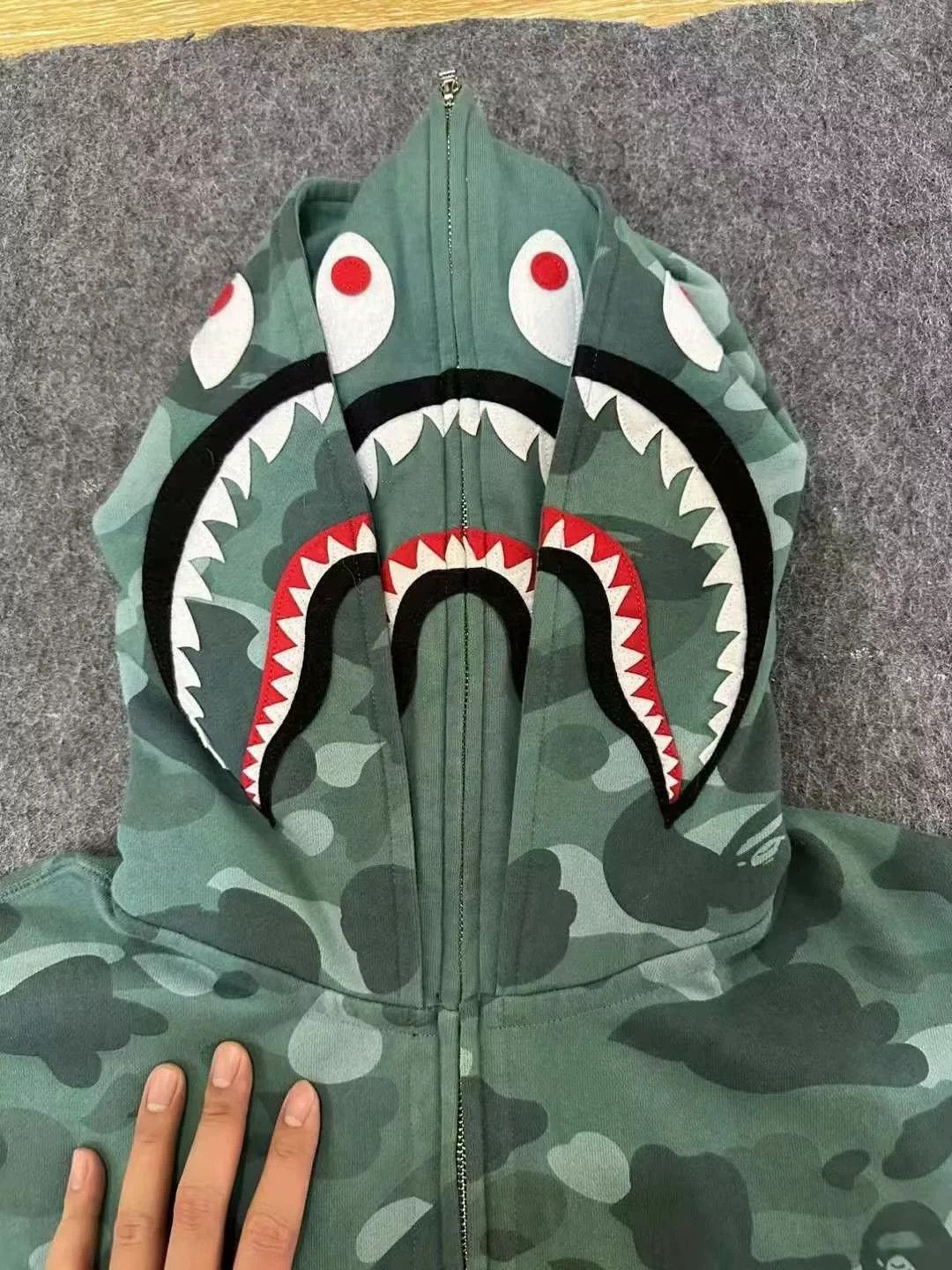Bape Bape Multi Shark Sweatshirt Pullover Size US L / EU 52-54 / 3 - 4 Thumbnail