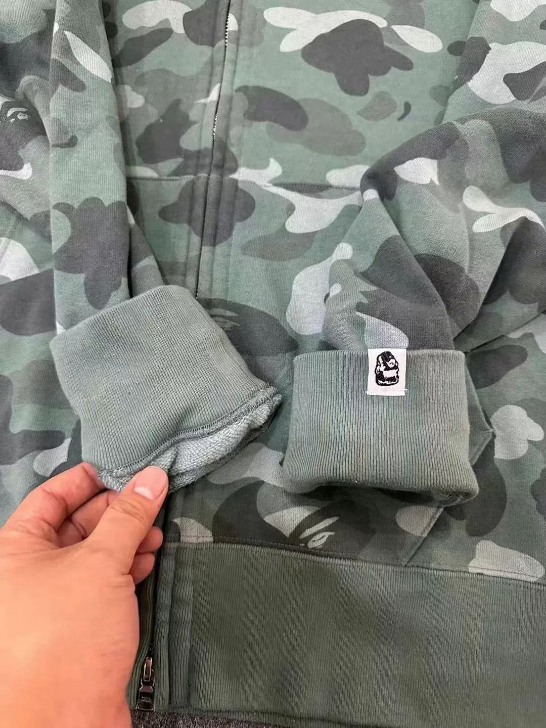 Bape Bape Multi Shark Sweatshirt Pullover Size US L / EU 52-54 / 3 - 2 Thumbnail