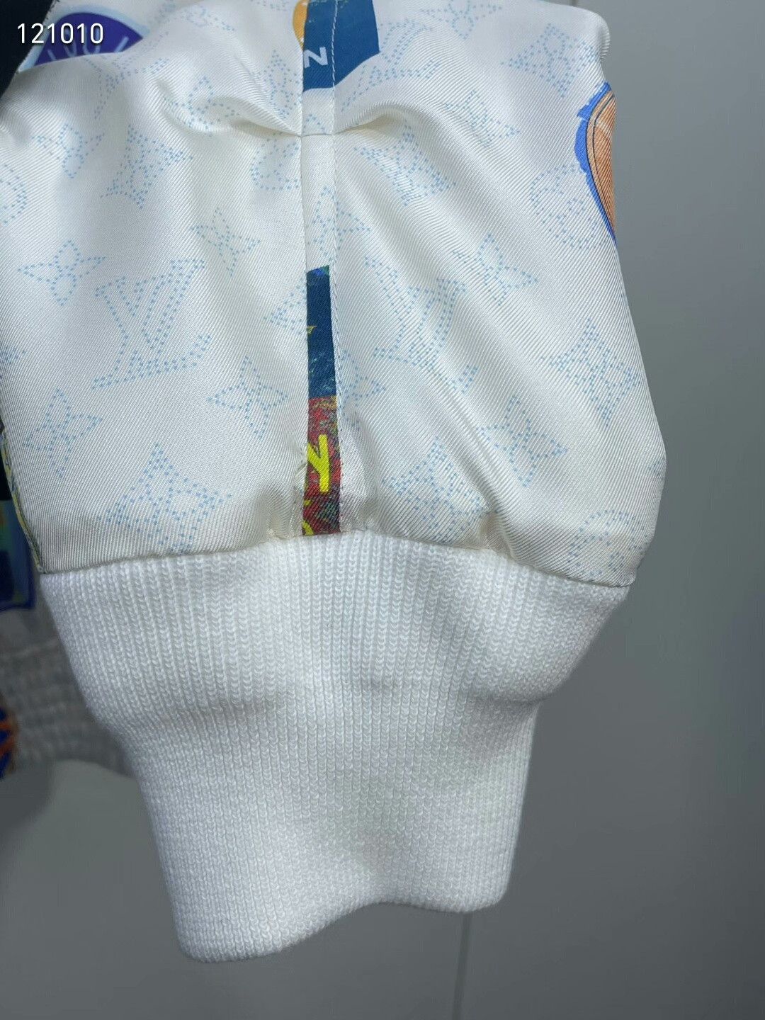 Louis Vuitton Louis Vuitton Flying Stamp Silk Jacket Size XXS / US 00 / IT 34 - 5 Thumbnail