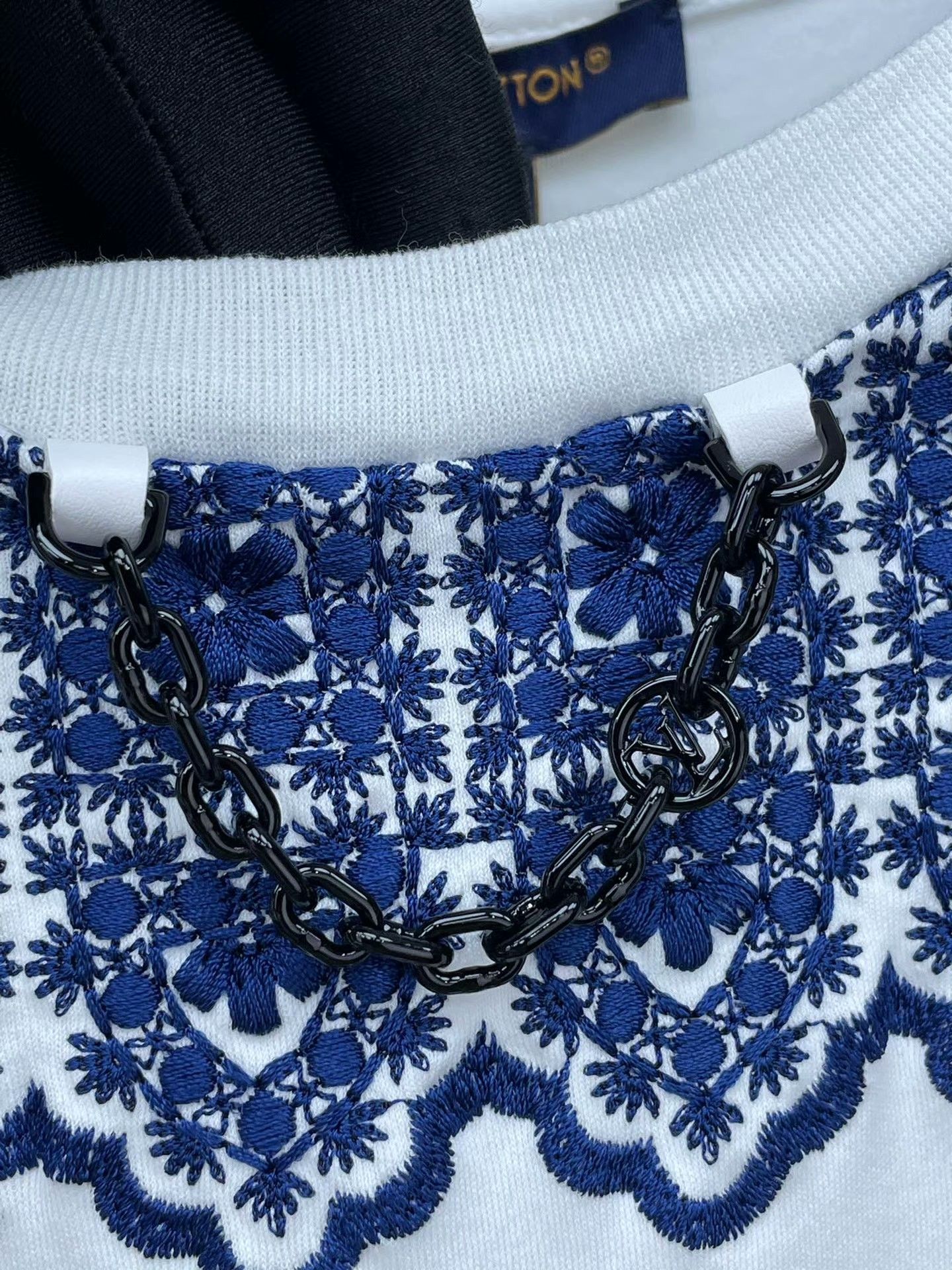 Louis Vuitton LV 2024 Embroidered Chain Short Sleeve Size XXS / US 00 / IT 34 - 3 Thumbnail