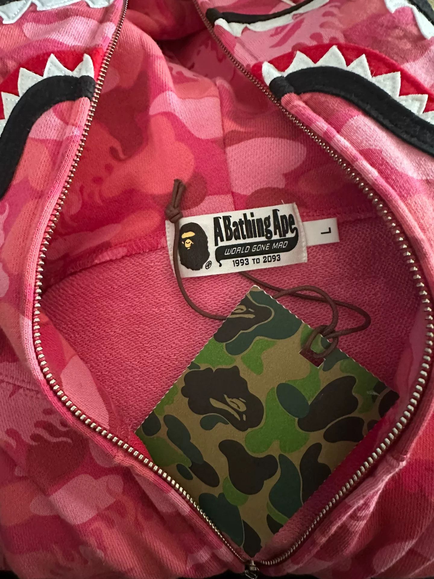 Bape Bape Multi Shark Sweatshirt Pullover Size US L / EU 52-54 / 3 - 9 Thumbnail