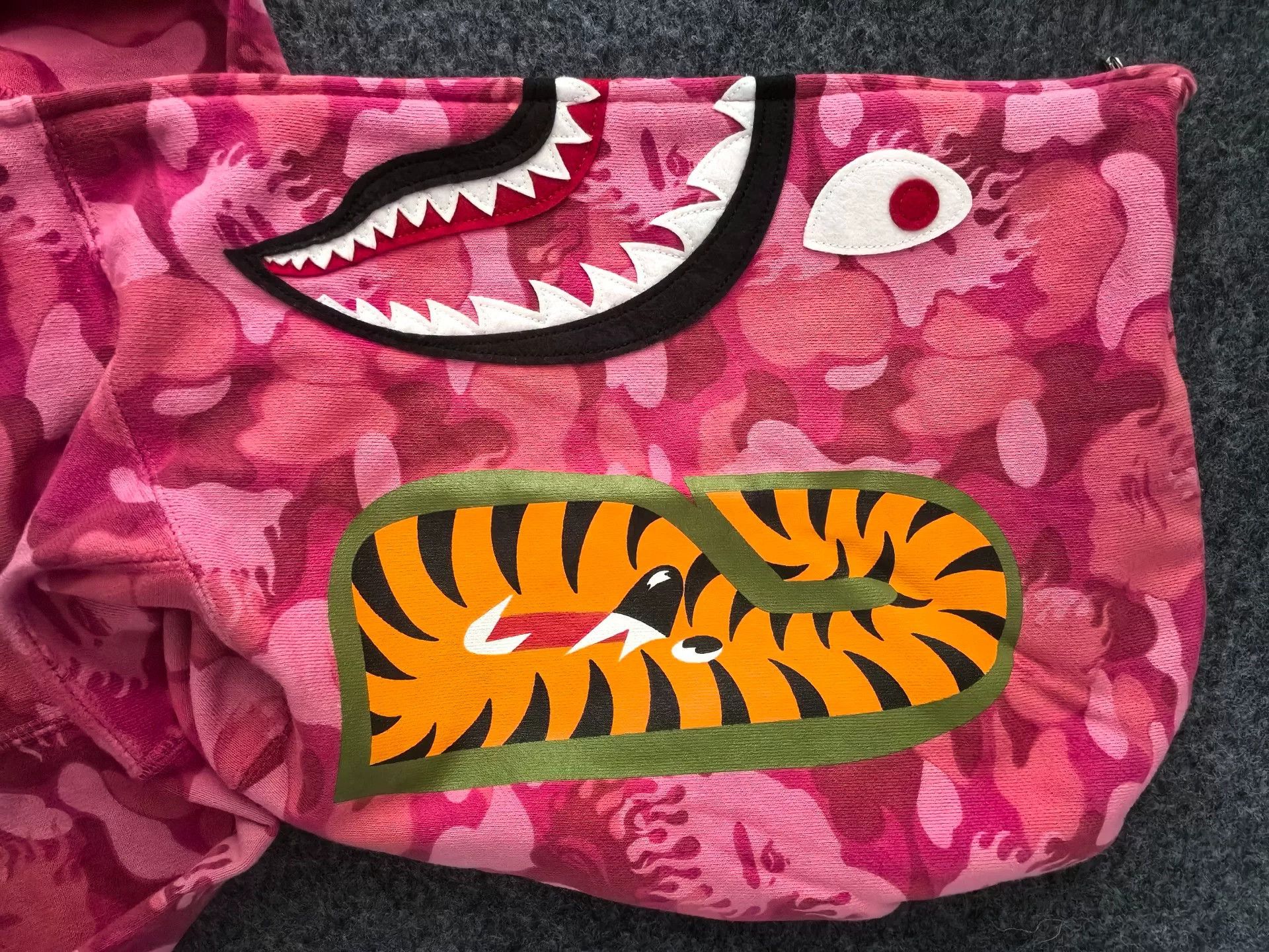 Bape Bape Multi Shark Sweatshirt Pullover Size US L / EU 52-54 / 3 - 3 Thumbnail