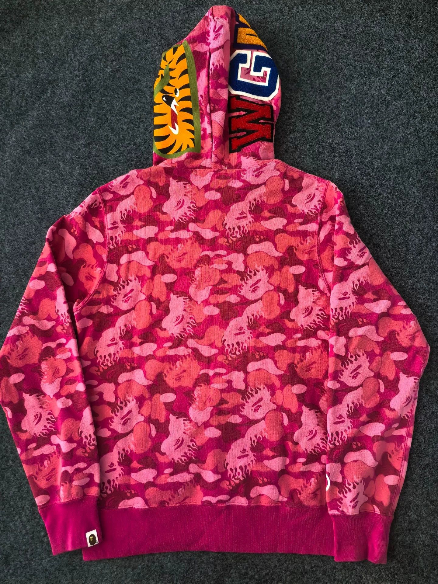Bape Bape Multi Shark Sweatshirt Pullover Size US L / EU 52-54 / 3 - 6 Thumbnail