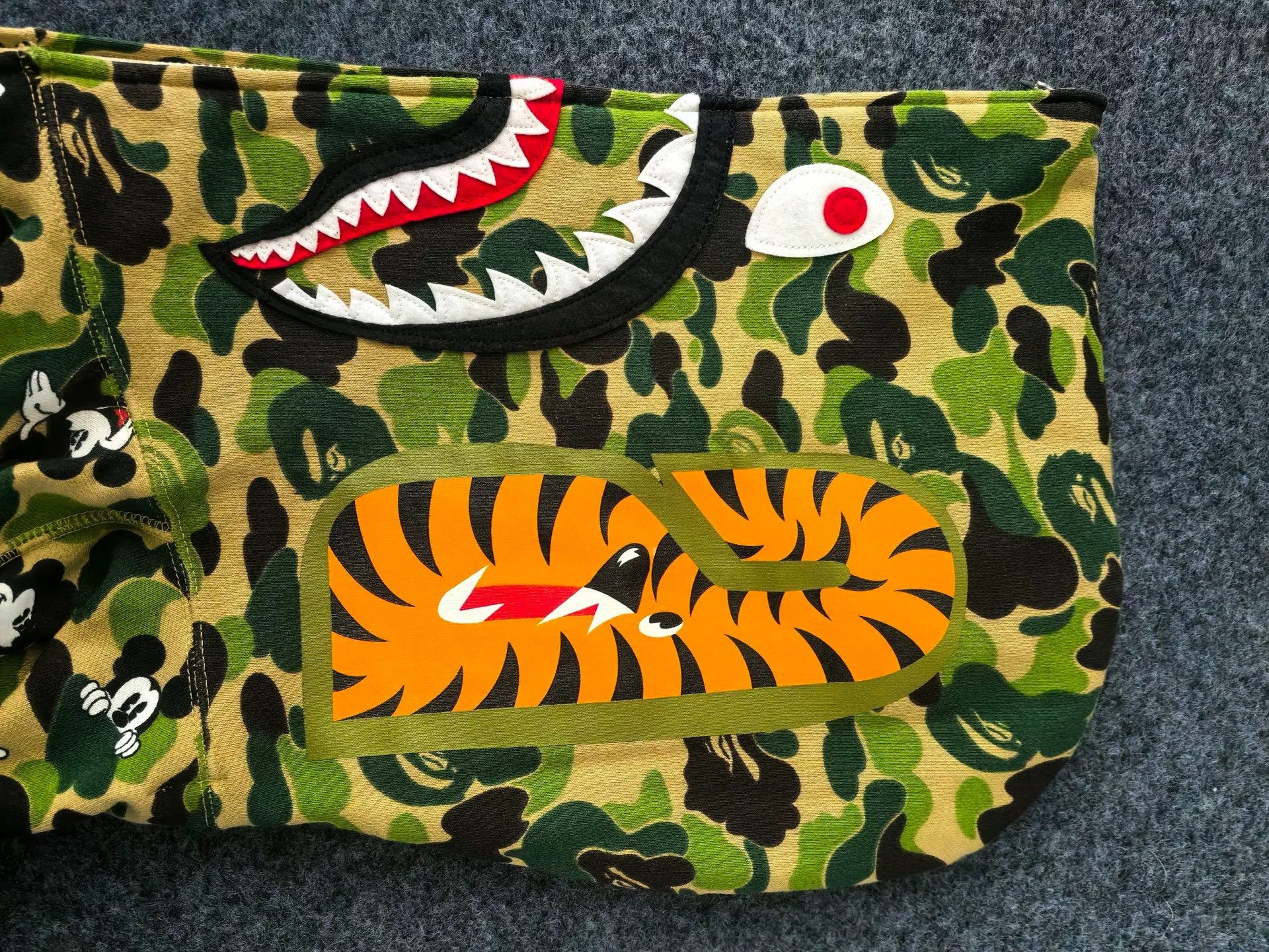 Bape Bape Multi Shark Sweatshirt Pullover Size US L / EU 52-54 / 3 - 6 Thumbnail