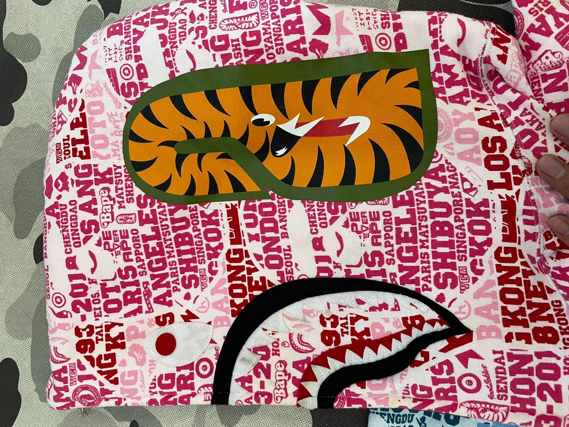 Bape Bape X Shark Sweatshirt Pullover Size US XXL / EU 58 / 5 - 4 Thumbnail