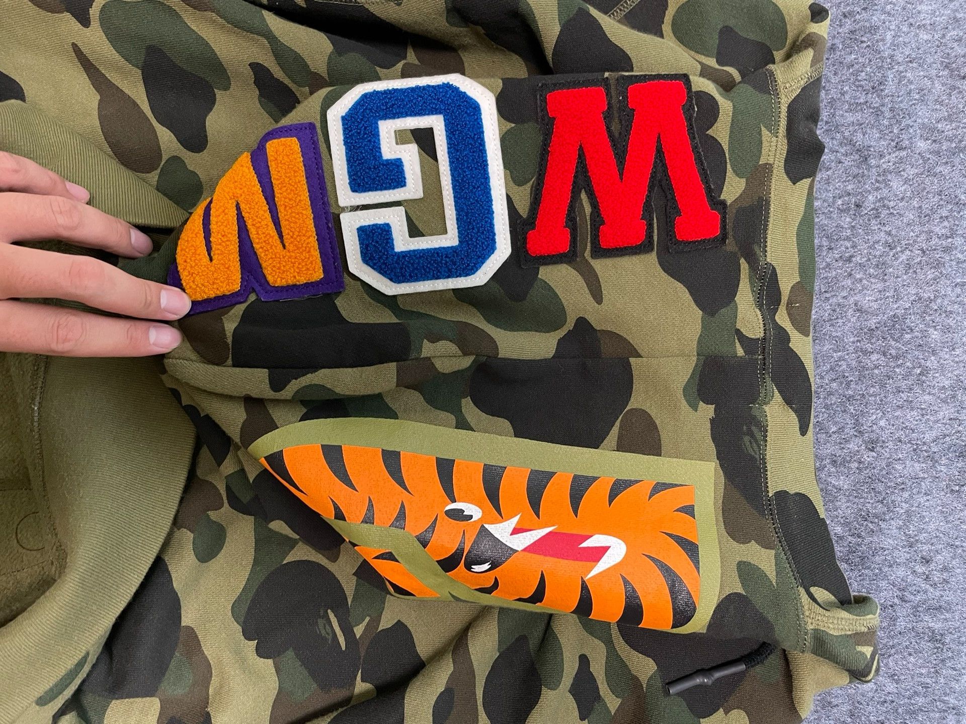 Bape Bape Multi Shark Sweatshirt Pullover Size US M / EU 48-50 / 2 - 6 Thumbnail