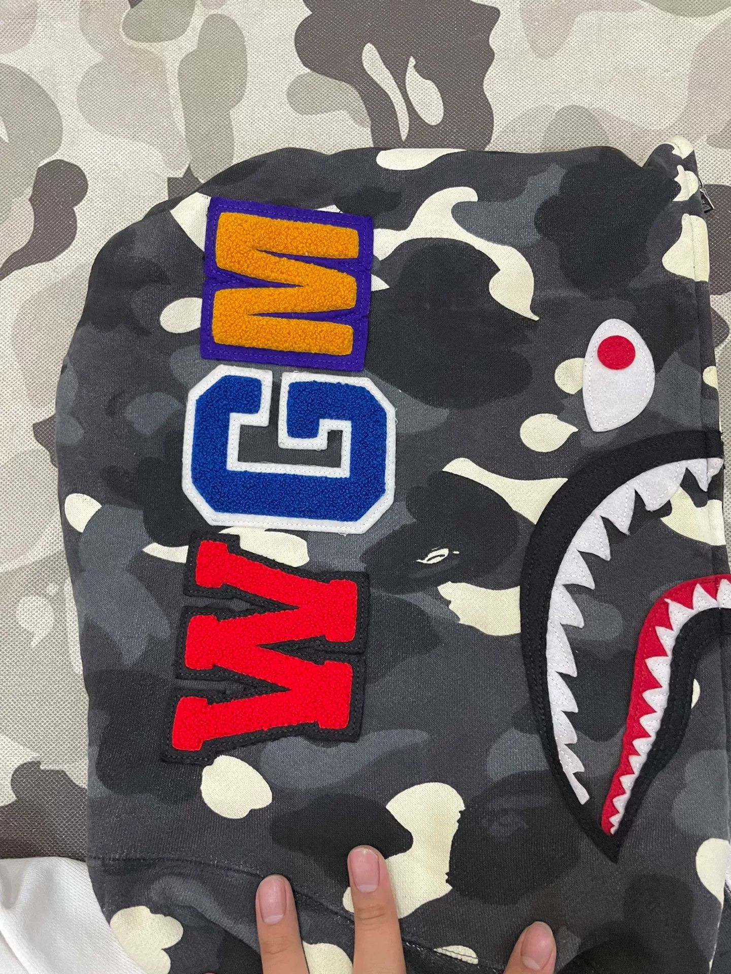 Bape Bape X Shark Sweatshirt Pullover Size US XXL / EU 58 / 5 - 3 Thumbnail