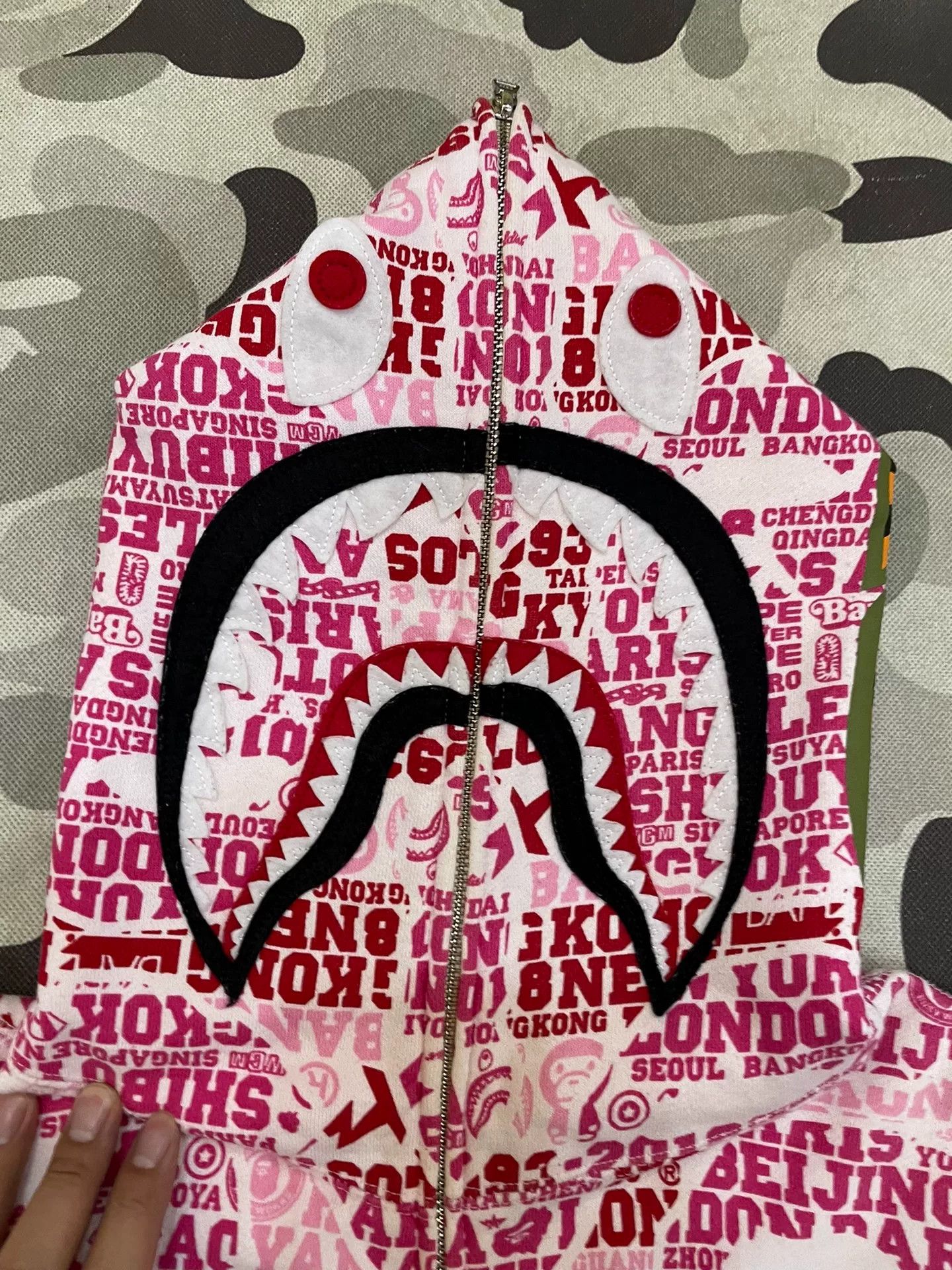 Bape Bape Pink Shark Sweatshirt Pullover Size US M / EU 48-50 / 2 - 2 Thumbnail