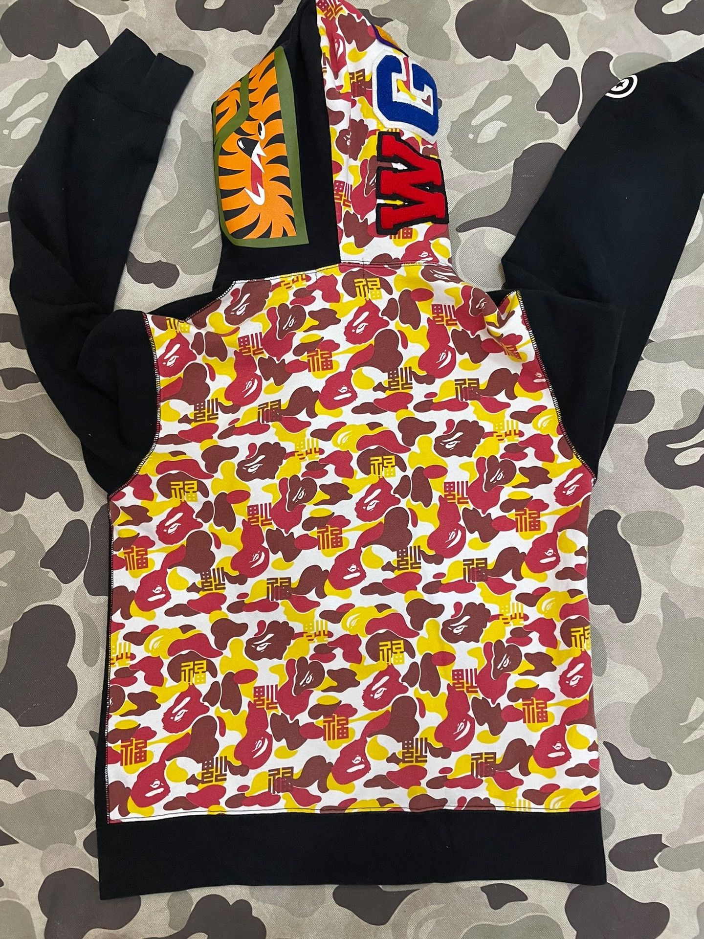 Bape Bape Shark Sweatshirt Pullover Size US L / EU 52-54 / 3 - 2 Thumbnail