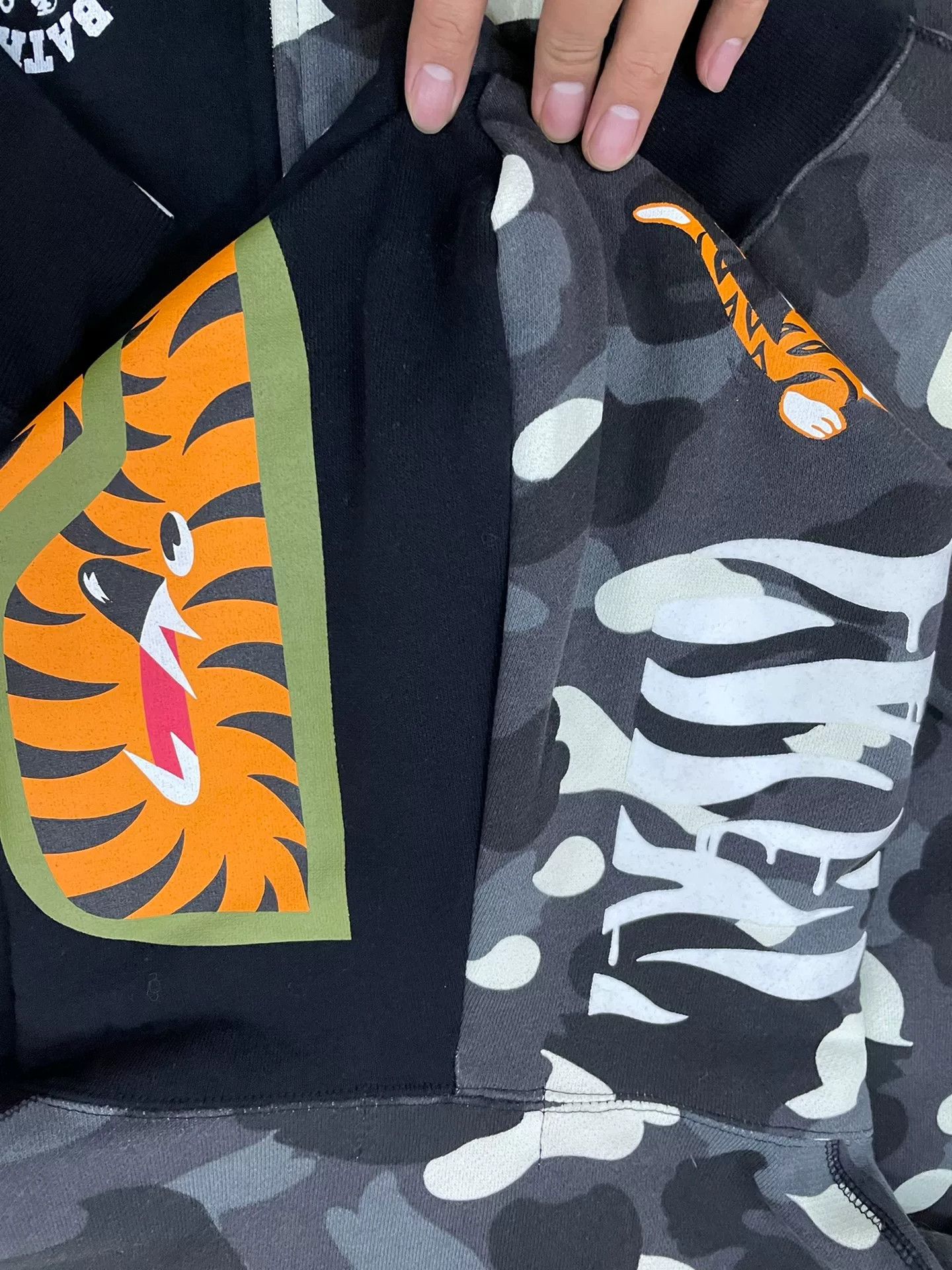 Bape Bape Shark Sweatshirt Pullover Size US XL / EU 56 / 4 - 3 Thumbnail