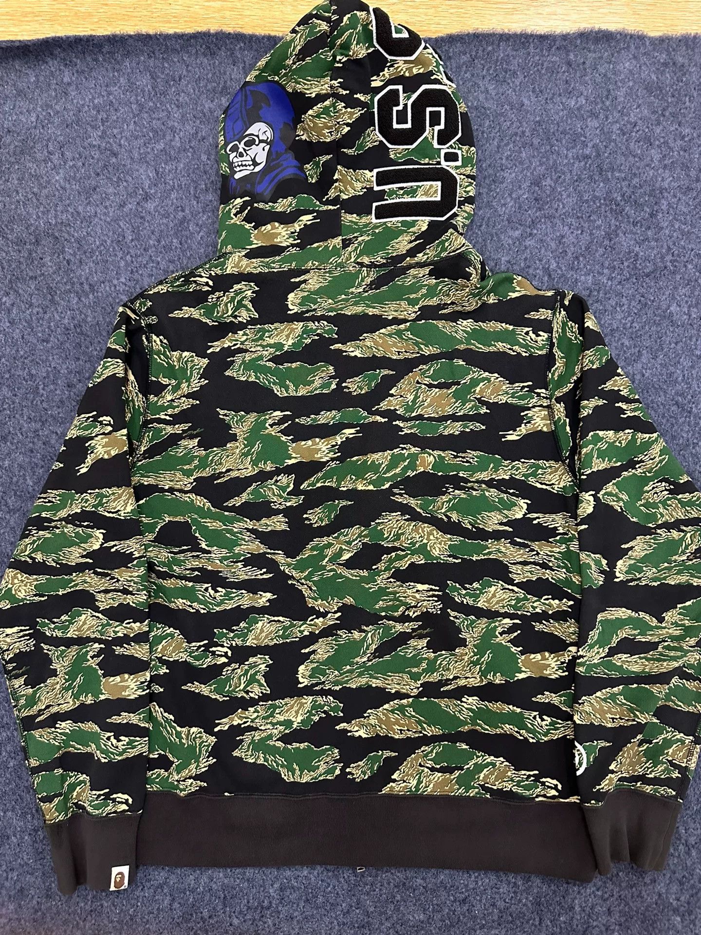Bape Bape X Multi Shark Sweatshirt Pullover Size US XXL / EU 58 / 5 - 2 Thumbnail