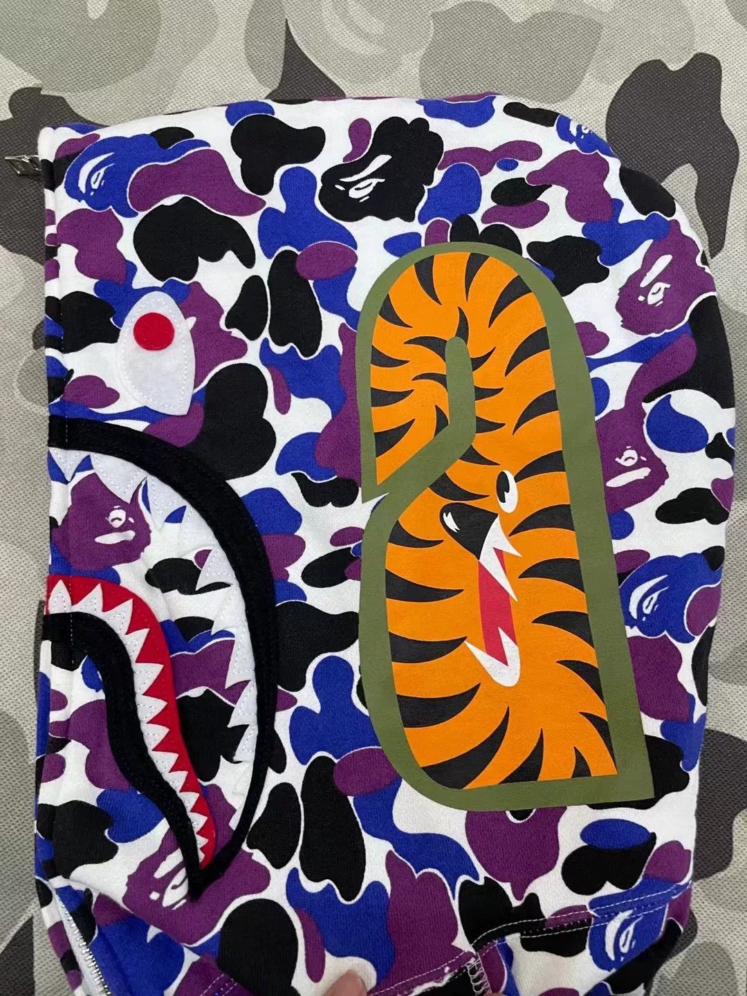 Bape Bape Multi Shark Sweatshirt Pullover Size US L / EU 52-54 / 3 - 4 Thumbnail