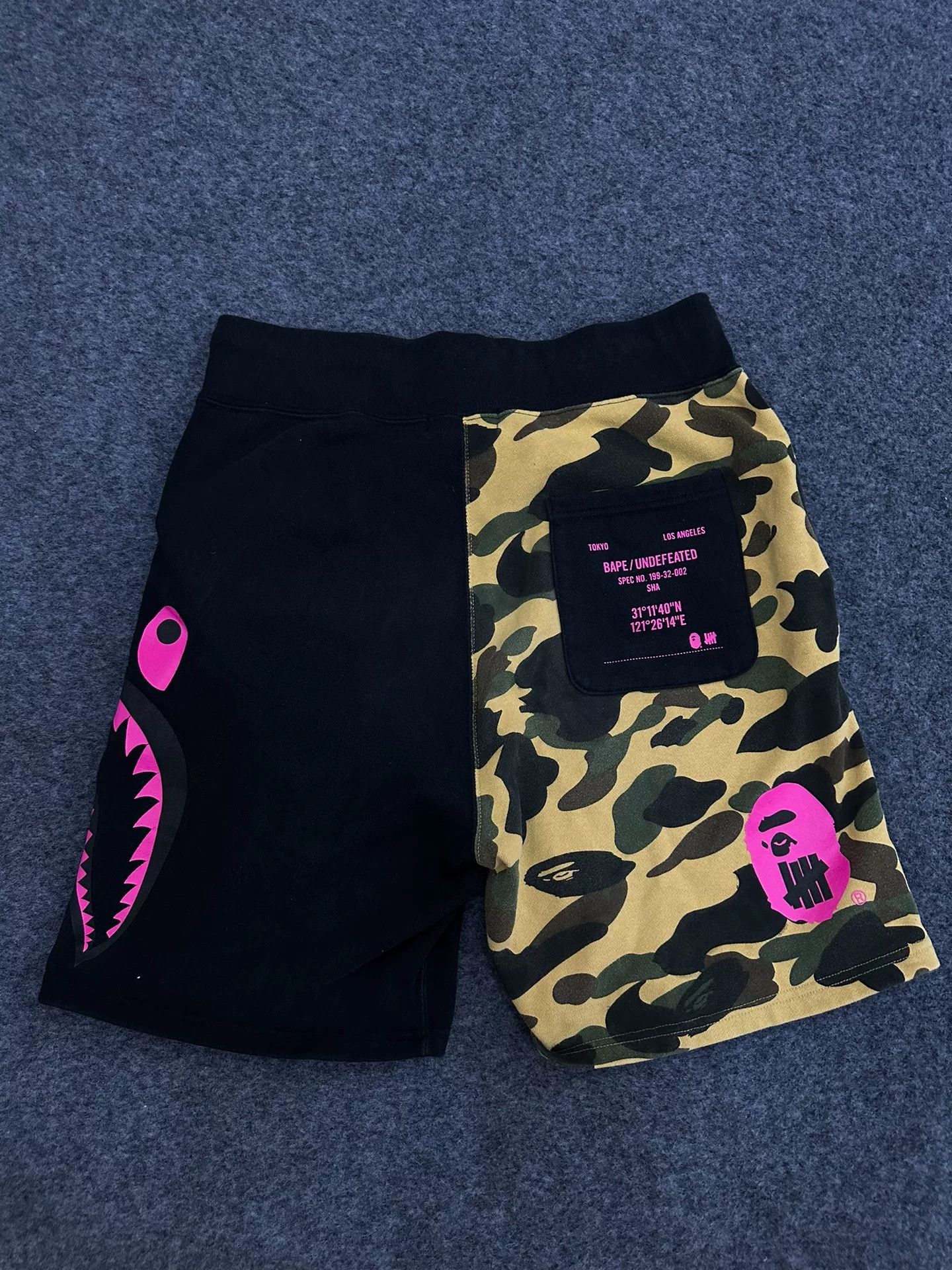 Bape Bape Und Multi Shark Shorts Designer Size US 32 / EU 48 - 2 Thumbnail