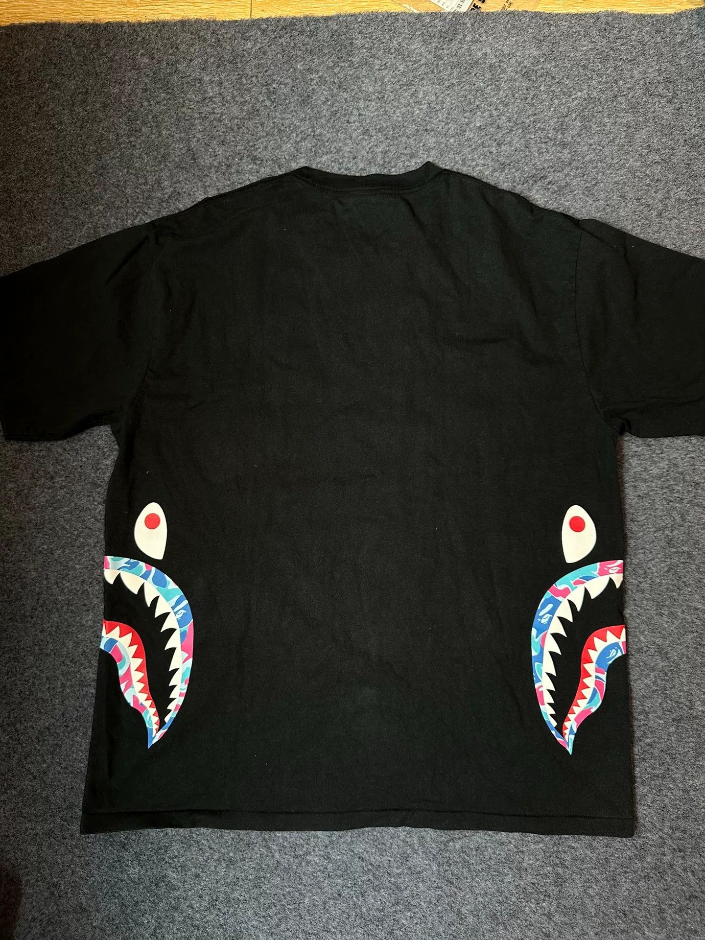 Bape Bape T Multi Shark T-Shirt Casual Size US XXL / EU 58 / 5 - 2 Thumbnail