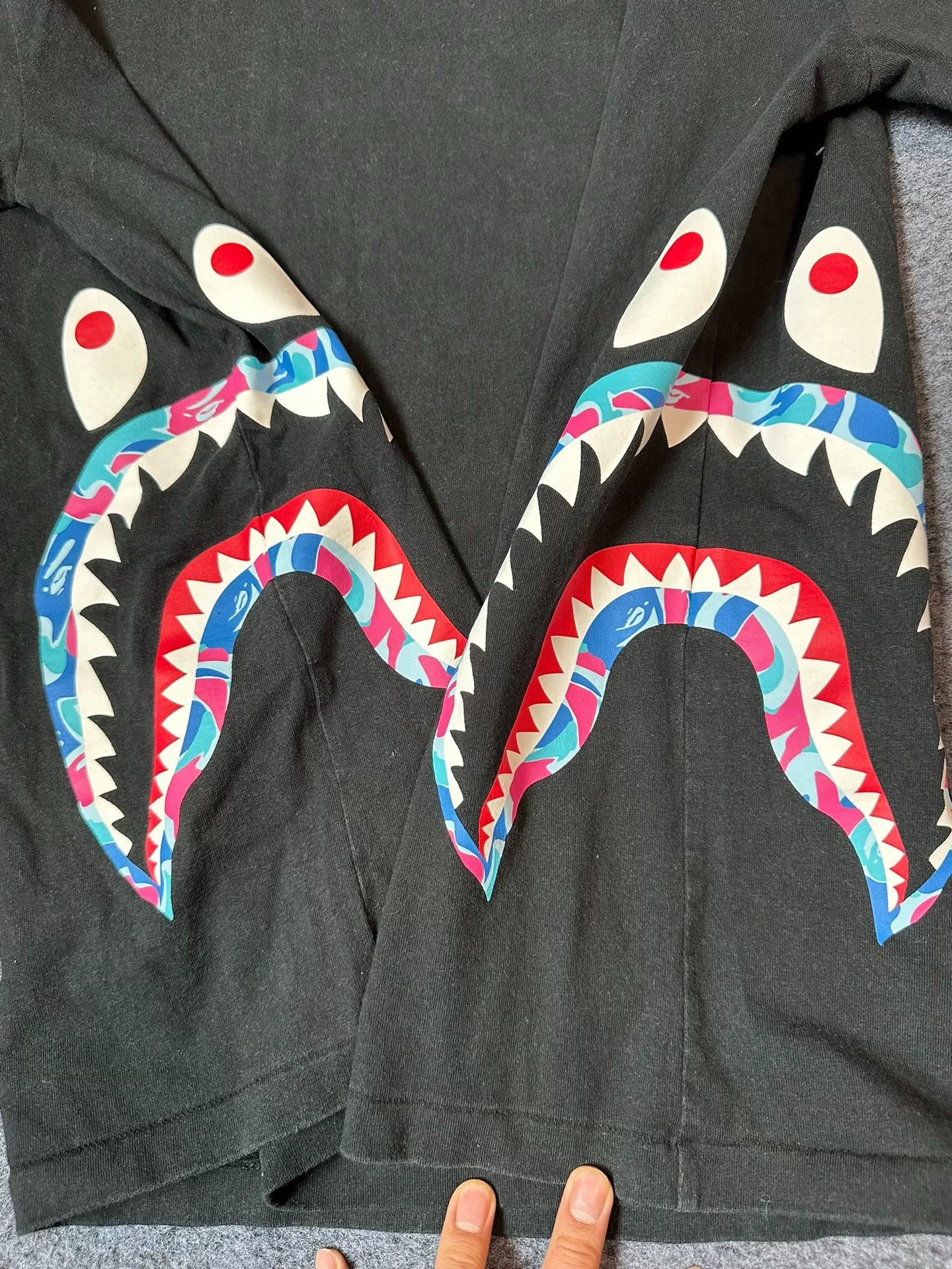 Bape Bape T Multi Shark T-Shirt Casual Size US XXL / EU 58 / 5 - 3 Thumbnail