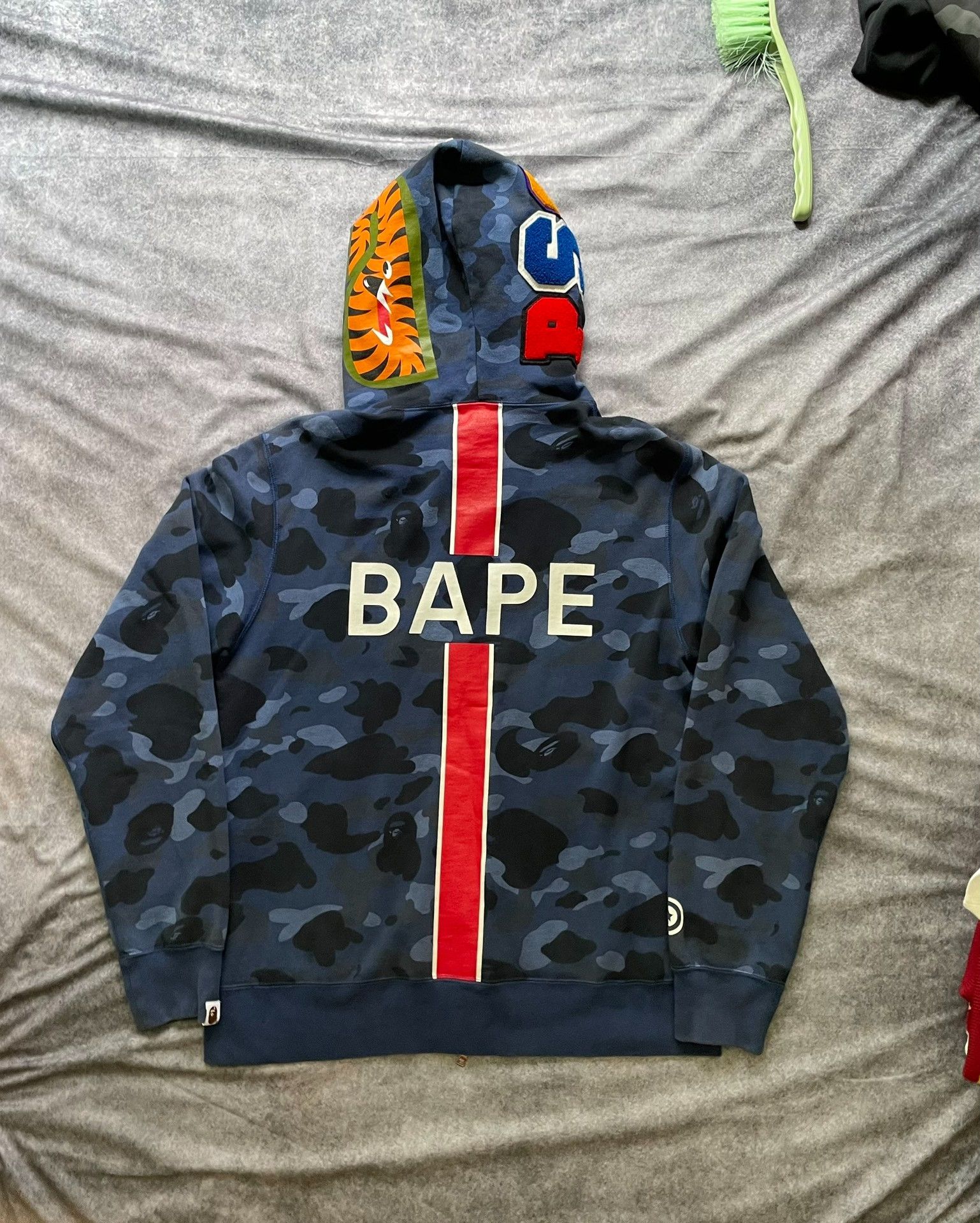 Bape Bape P G Multi Shark Sweatshirt Size US XL / EU 56 / 4 - 2 Thumbnail
