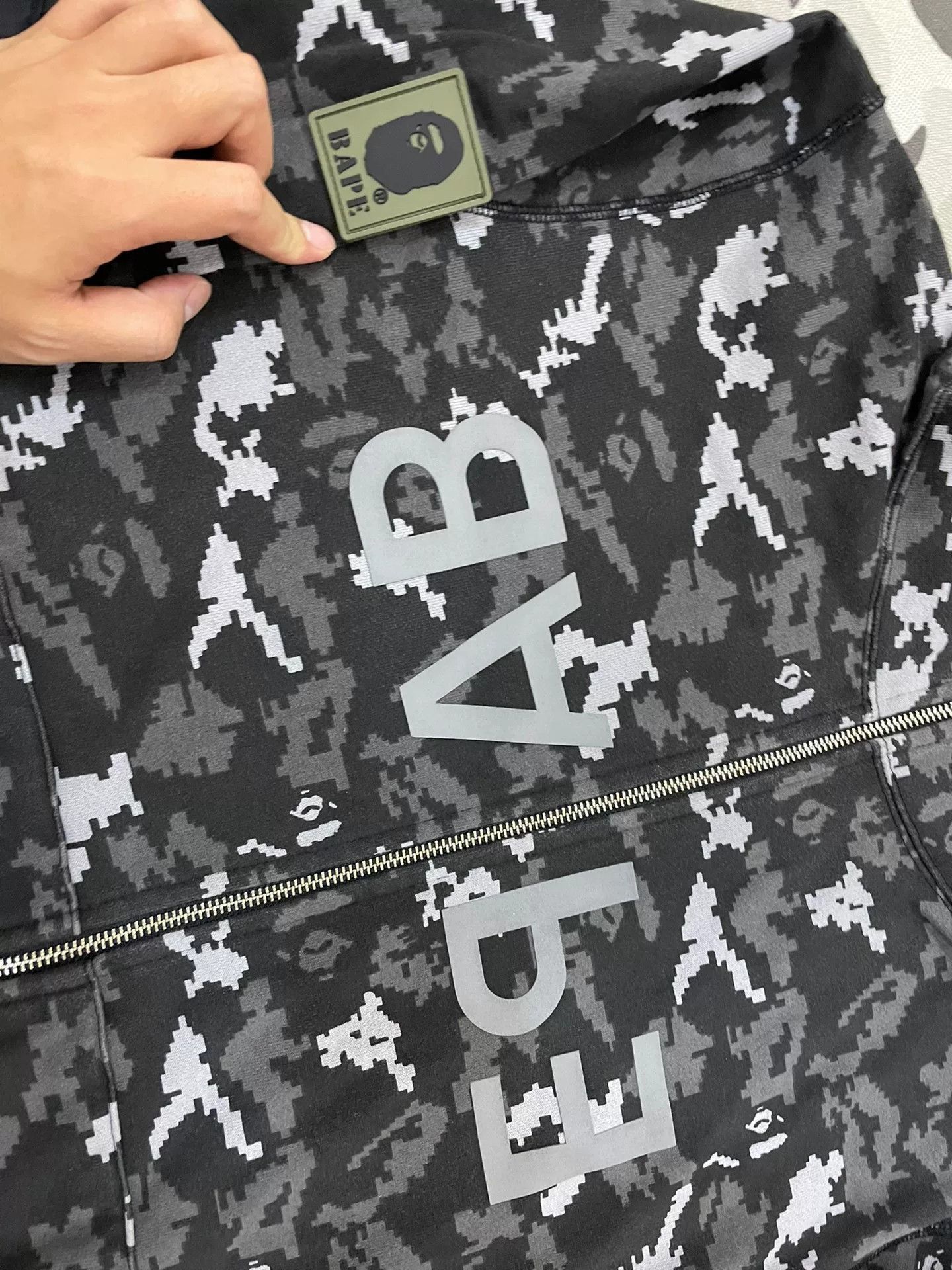 Bape Bape Shark Sweatshirt Pullover Size US XL / EU 56 / 4 - 2 Thumbnail