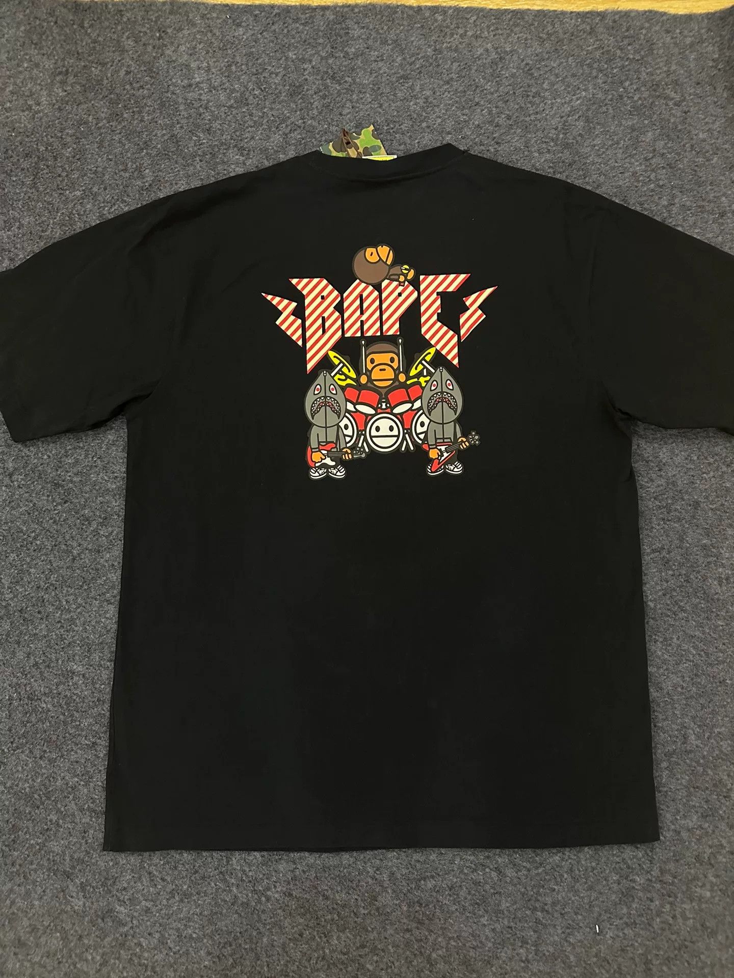 Bape Bape T Multi Shark T-Shirt Casual Size US XL / EU 56 / 4 - 2 Thumbnail