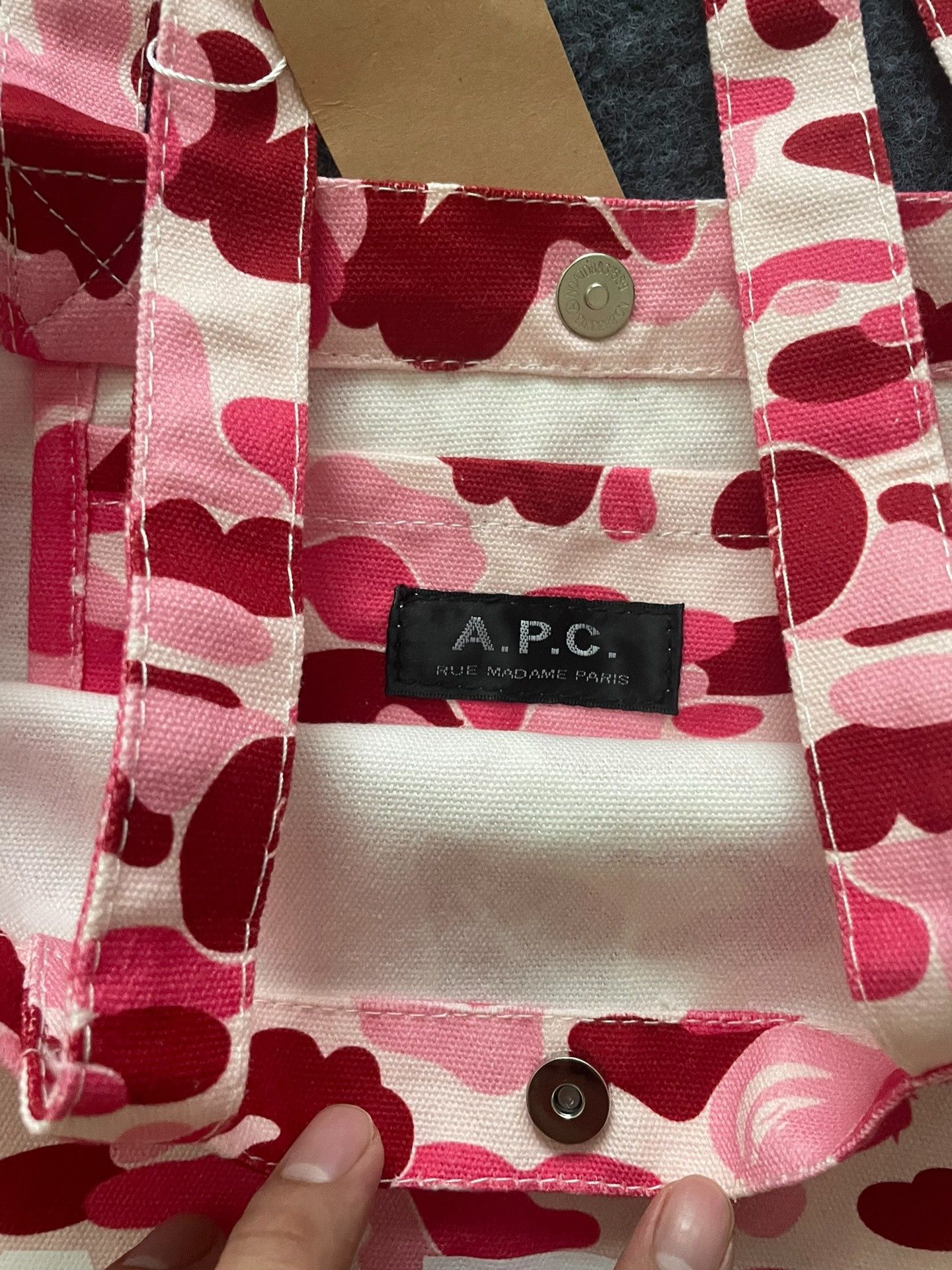 Bape Bape A Pink Camo Shoulder Bag Designer Size ONE SIZE - 4 Thumbnail