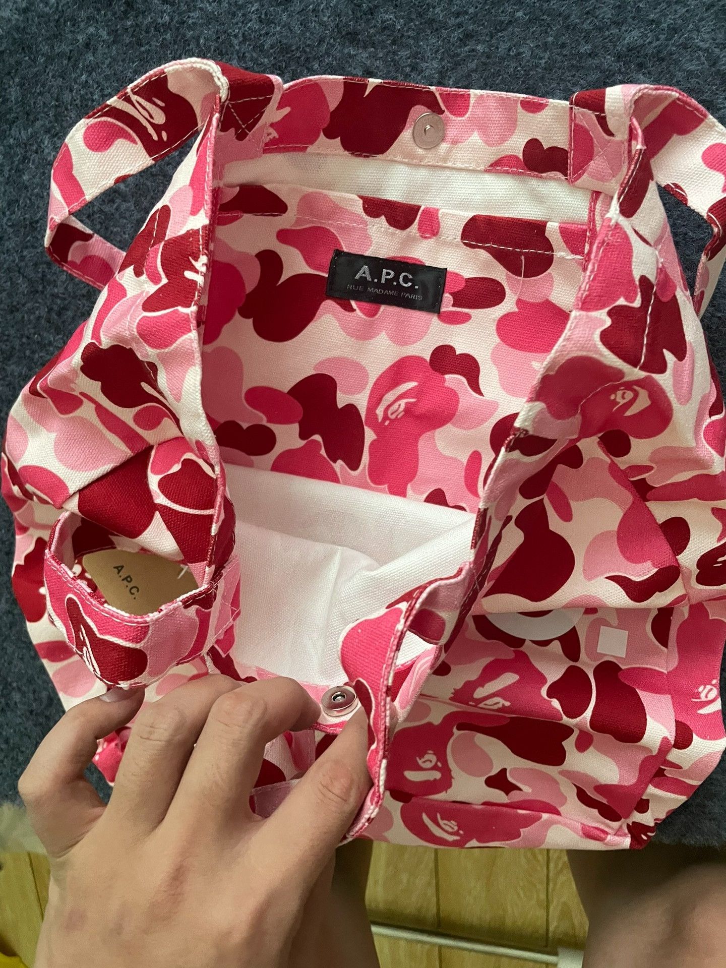 Bape Bape A Pink Camo Shoulder Bag Designer Size ONE SIZE - 5 Thumbnail