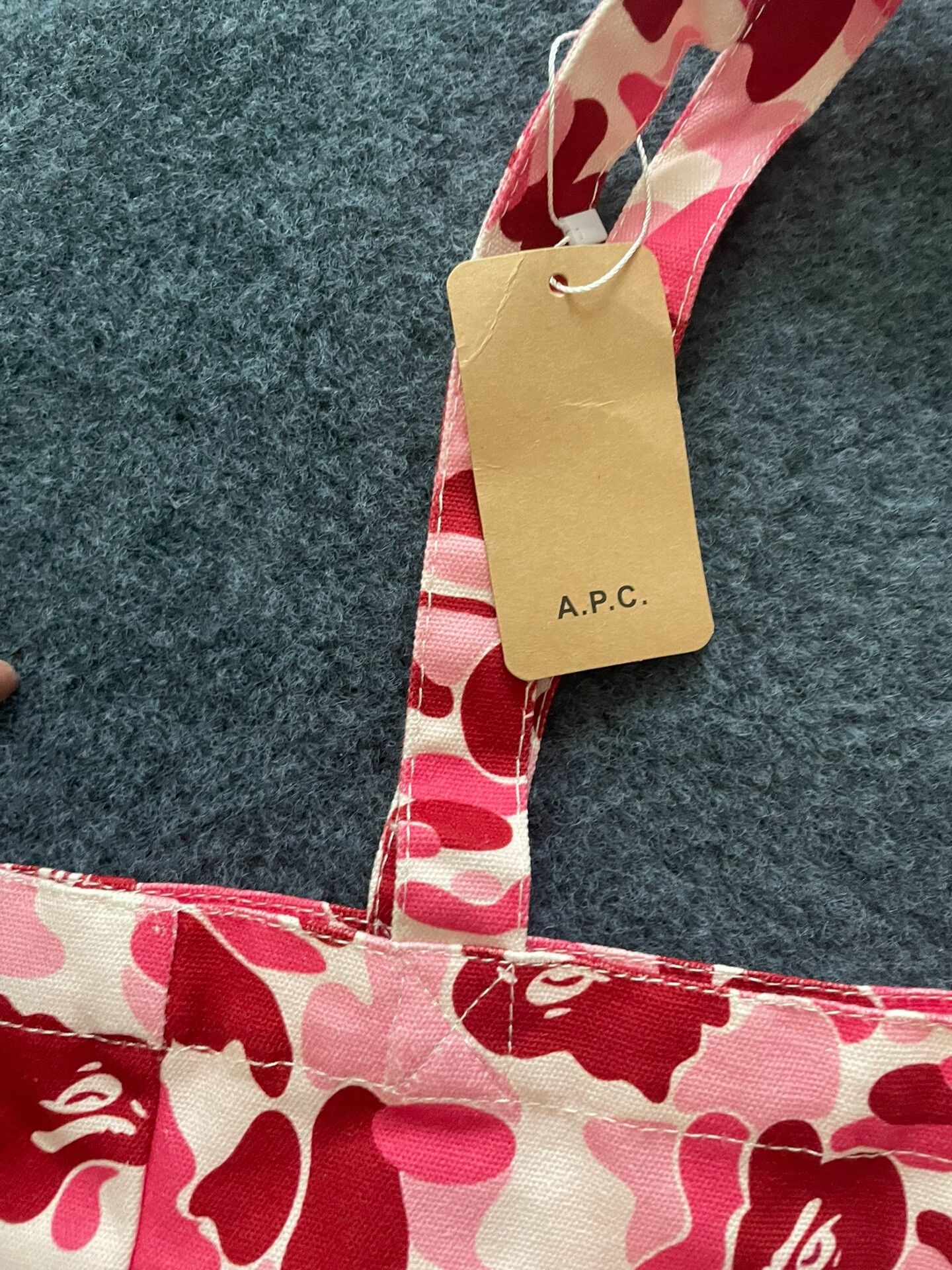 Bape Bape A Pink Camo Shoulder Bag Designer Size ONE SIZE - 3 Thumbnail