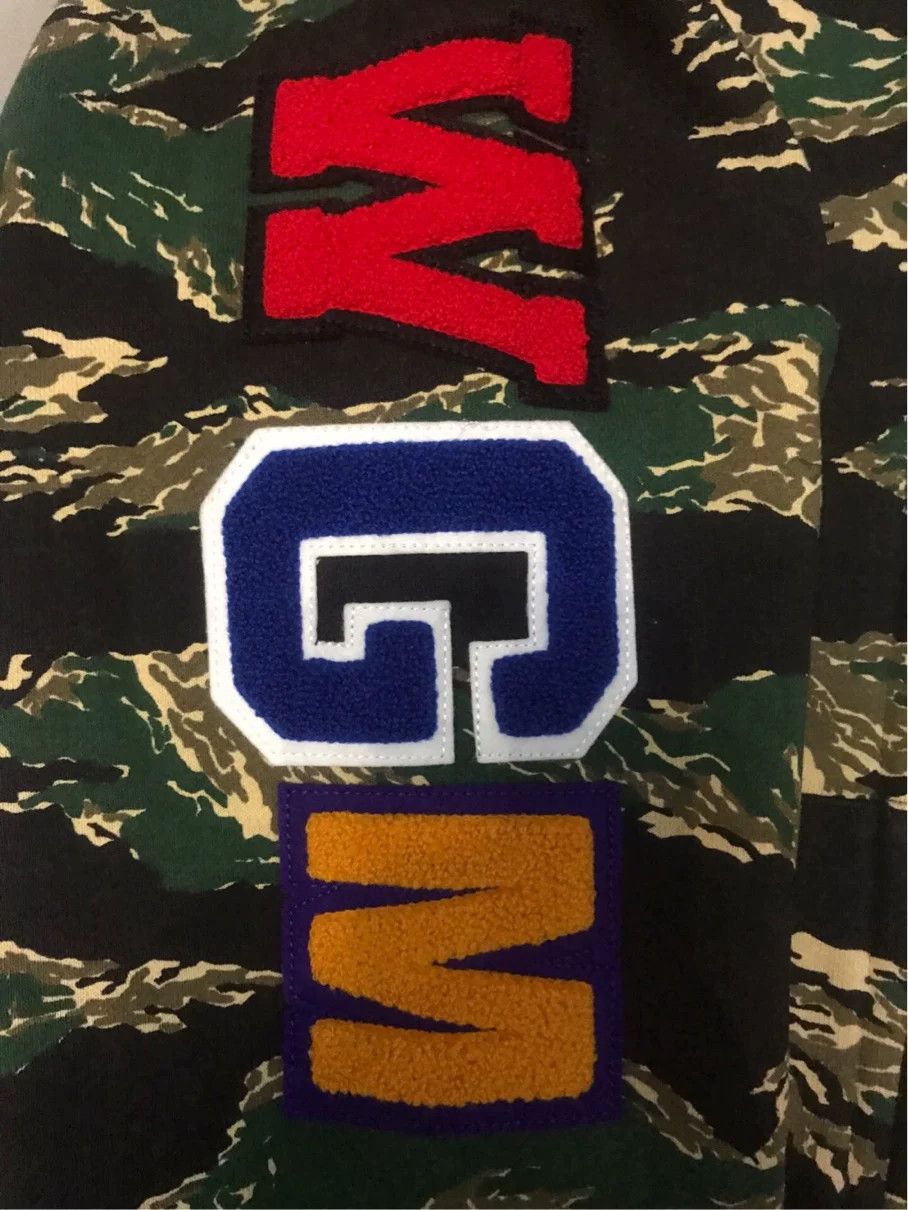 Bape Bape Multi Shark Sweatshirt Pullover Size US L / EU 52-54 / 3 - 8 Thumbnail