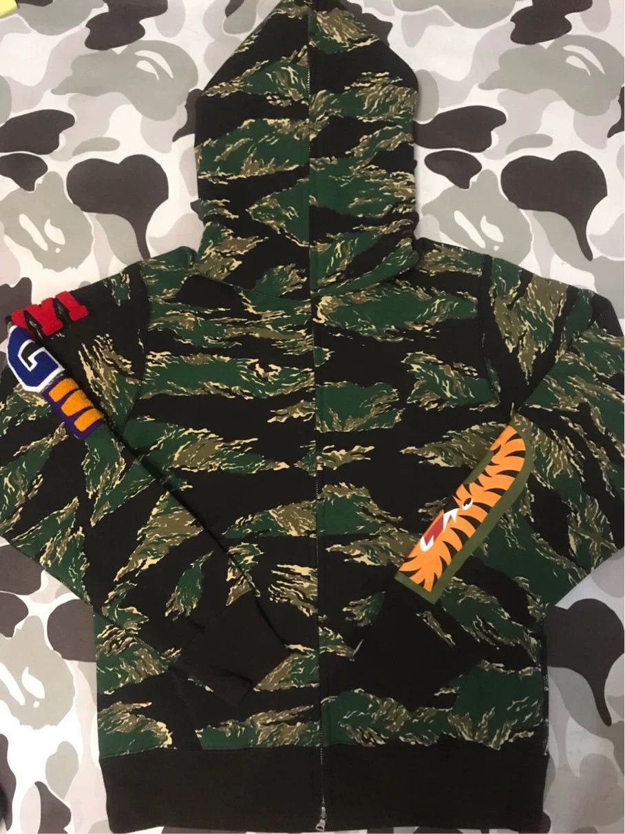 Bape Bape Multi Shark Sweatshirt Pullover Size US L / EU 52-54 / 3 - 2 Thumbnail
