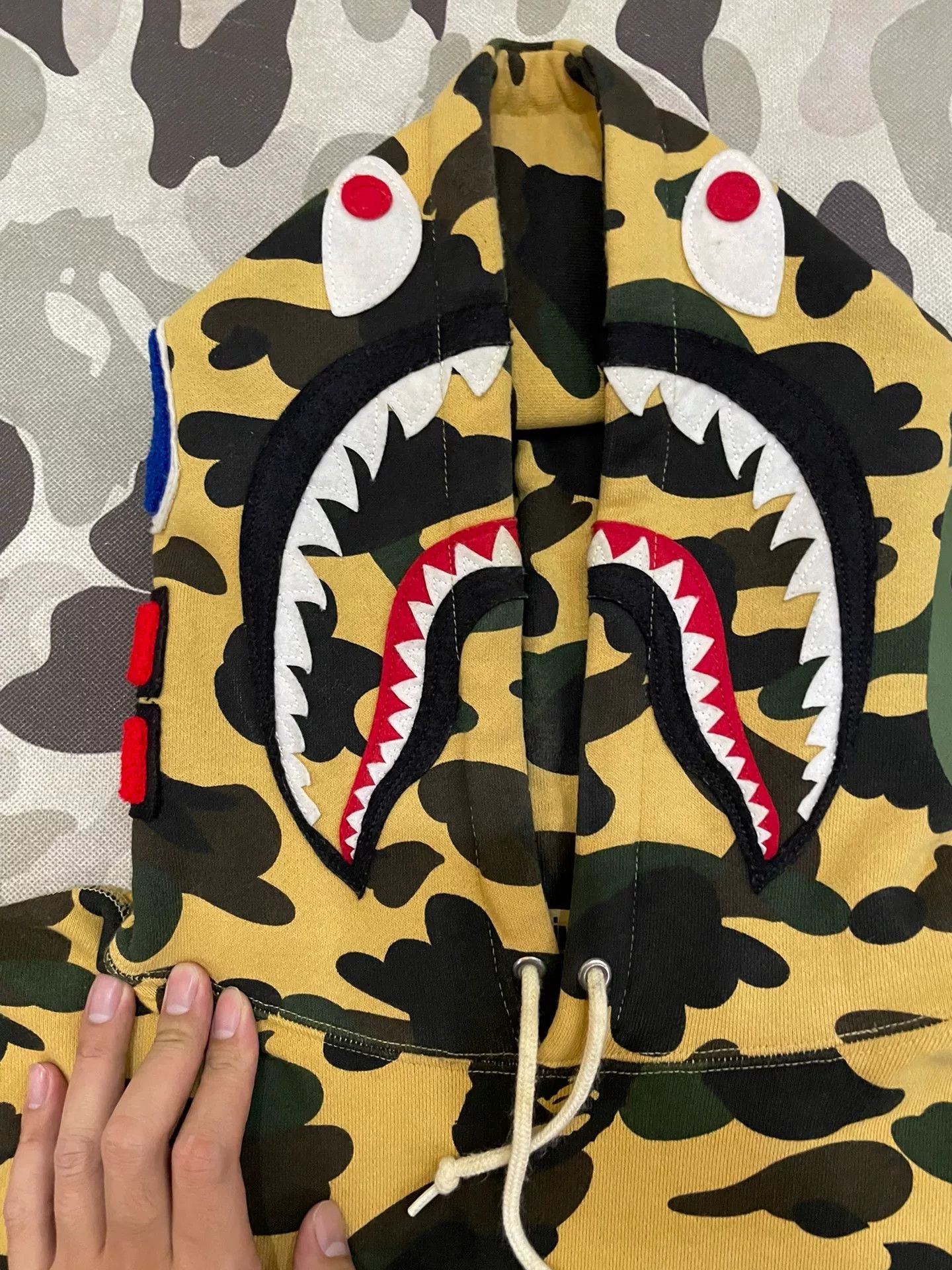 Bape Bape Yellow Shark Sweatshirt Pullover Size US M / EU 48-50 / 2 - 2 Thumbnail