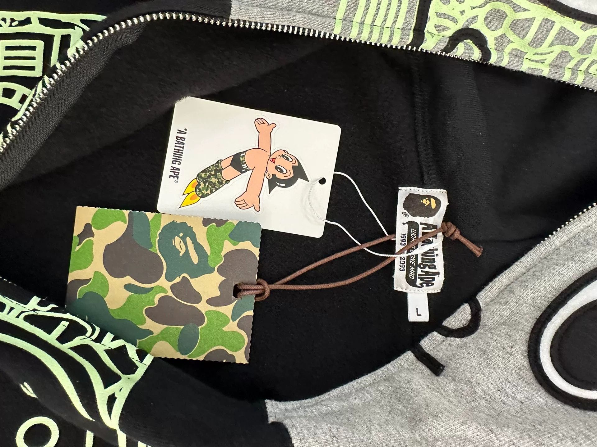 Bape Bape Multi Shark Sweatshirt Pullover Size US L / EU 52-54 / 3 - 4 Thumbnail