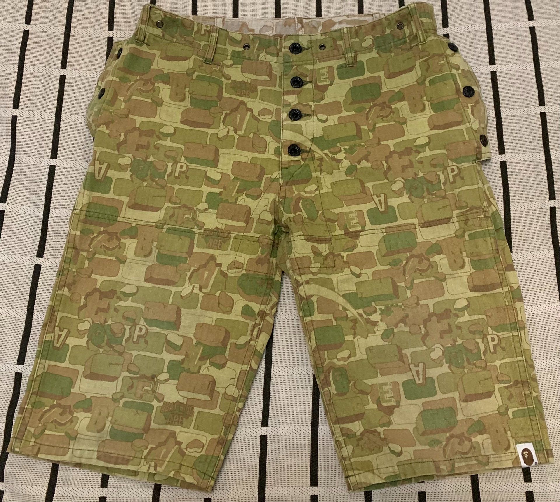 Bape Bape Camo Ape Head Gold Shorts M Men Size US 32 / EU 48 - 2 Thumbnail