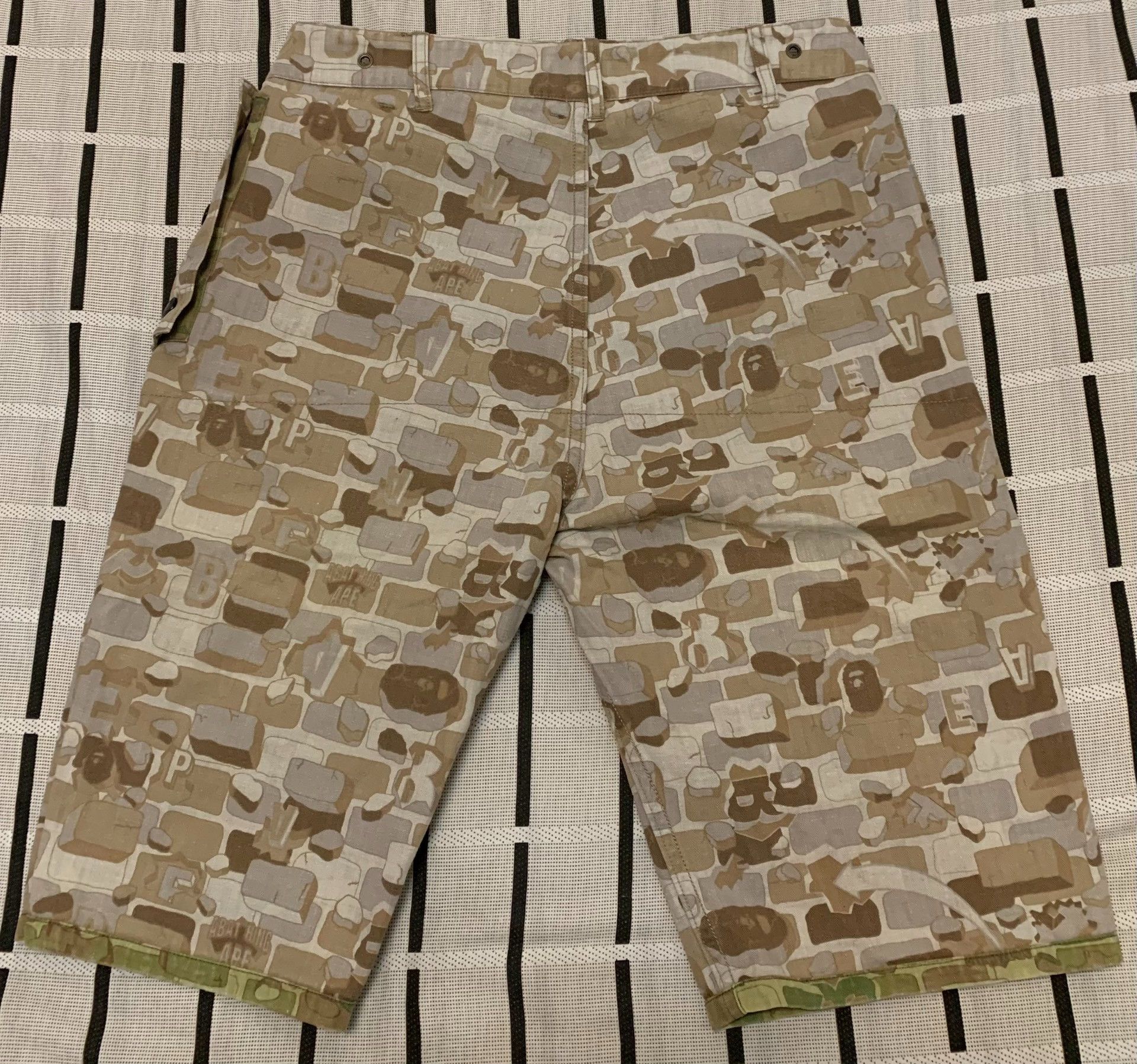 Bape Bape Camo Ape Head Gold Shorts M Men Size US 32 / EU 48 - 5 Thumbnail