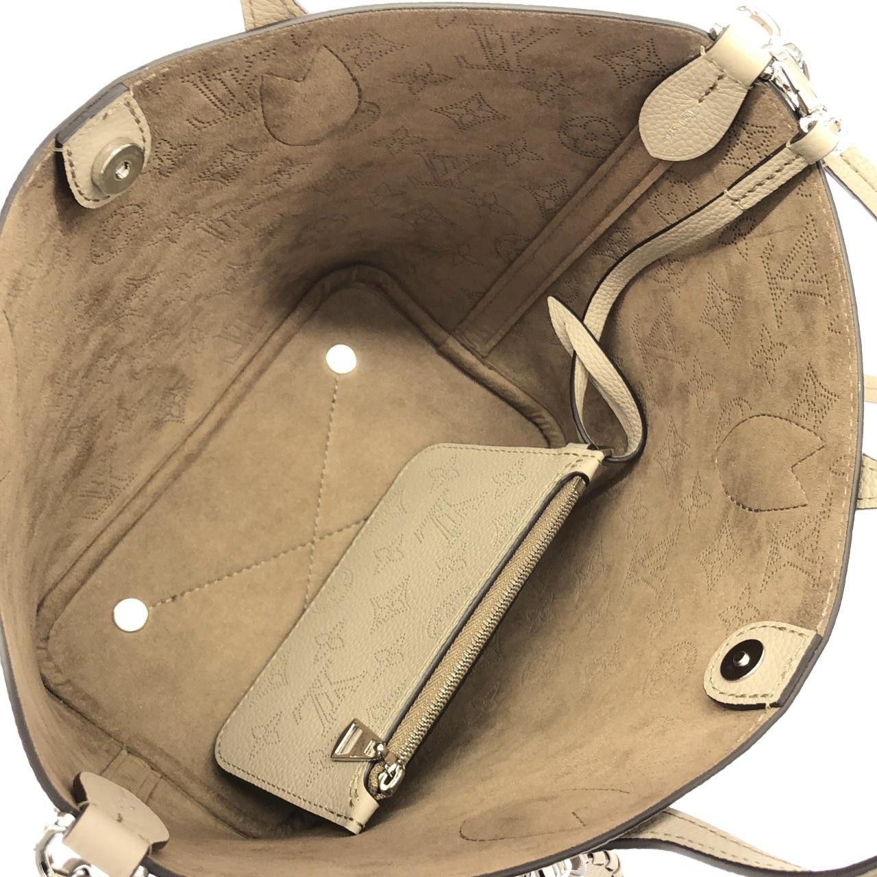 Louis Vuitton Louis Vuitton Louis Vuitton Mahina Blossom Calf Shoulder Bag Leather Crossbody Bag M21849 DUTY FREE for USA Size ONE SIZE - 7 Thumbnail