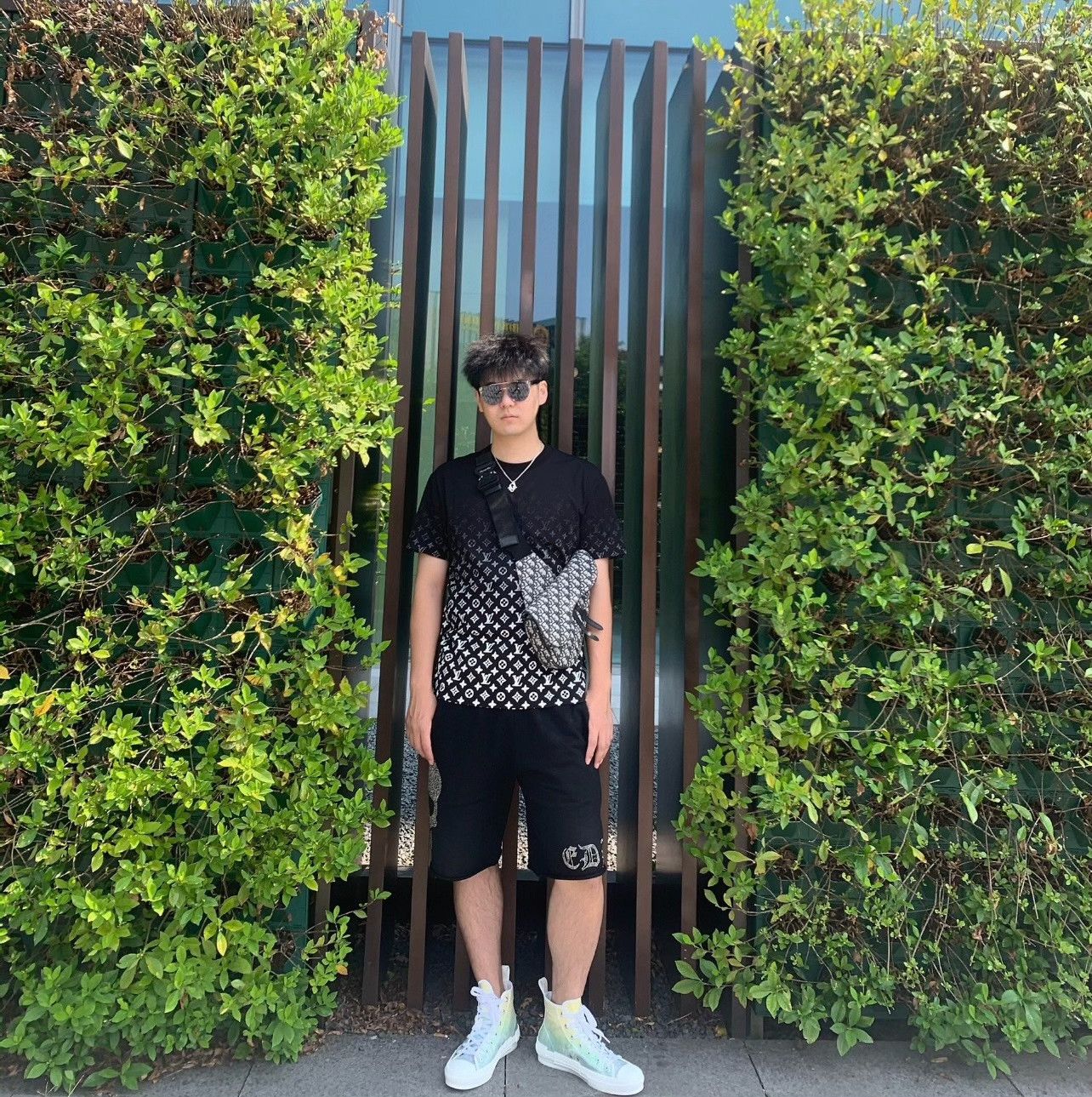 Louis Vuitton Louis Vuitton Monogram Gradient Crewneck T-Shirt Size US L / EU 52-54 / 3 - 6 Thumbnail