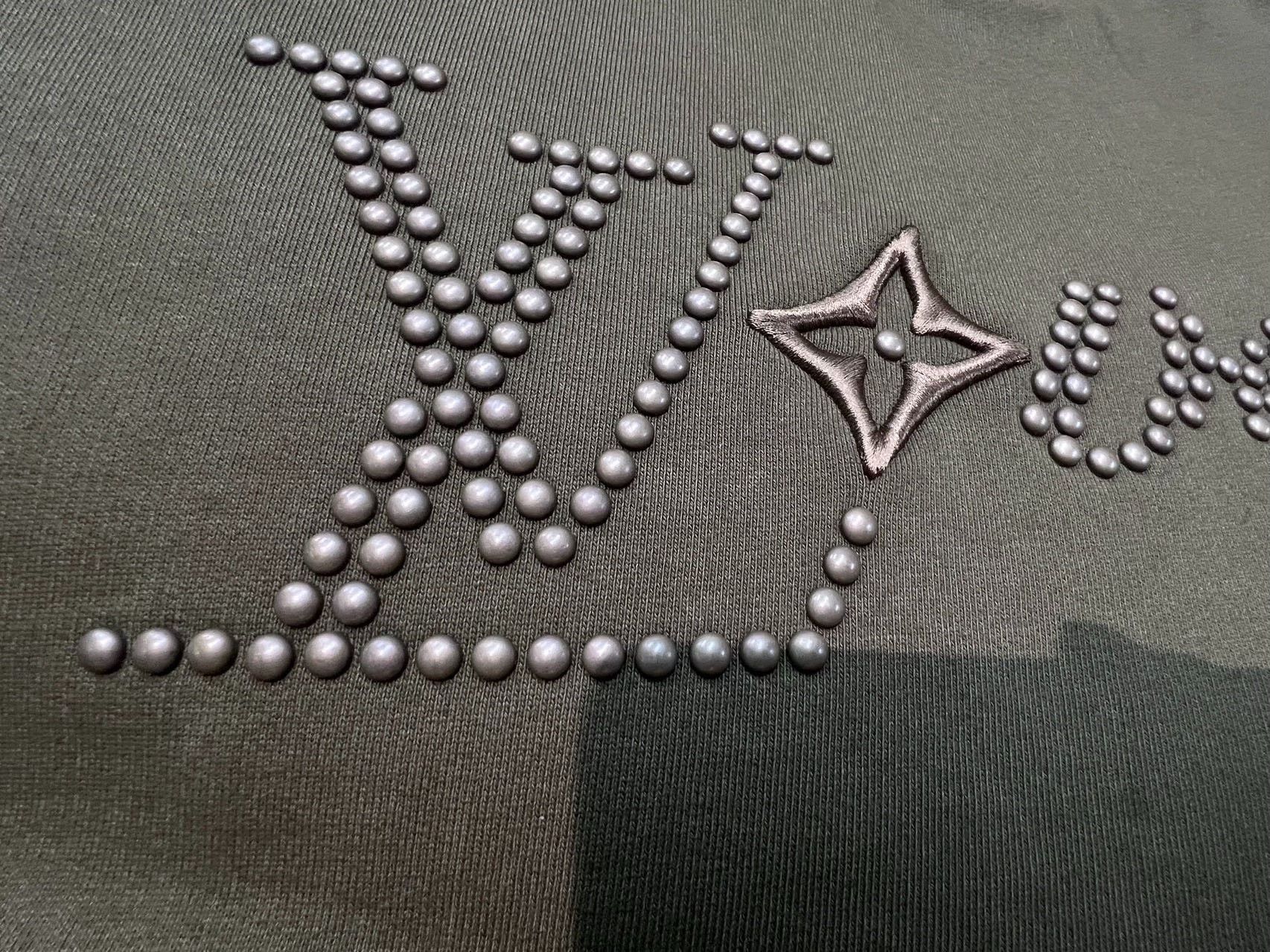 Louis Vuitton Louis Vuitton SS24 Pharrell Logo Sweatshirt Size US M / EU 48-50 / 2 - 4 Thumbnail