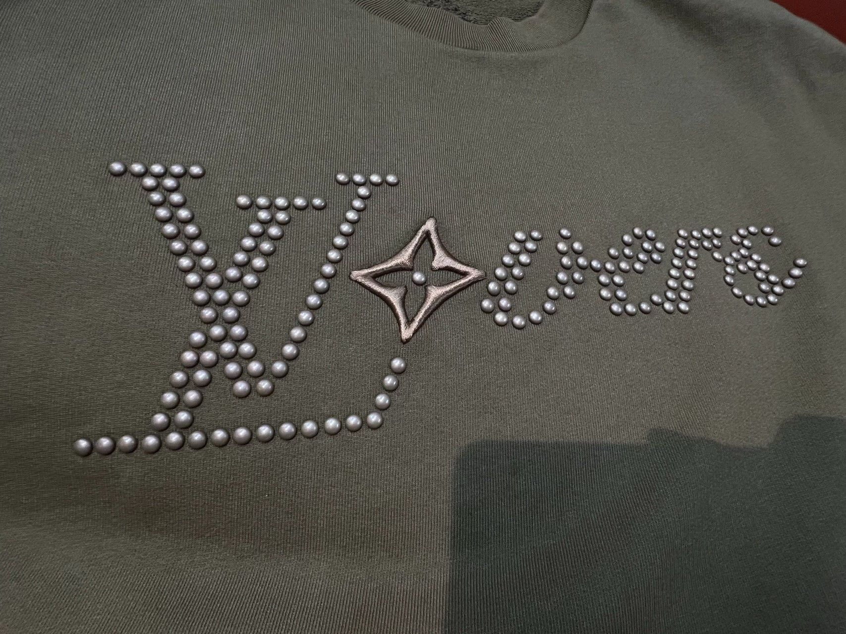 Louis Vuitton Louis Vuitton SS24 Pharrell Logo Sweatshirt Size US M / EU 48-50 / 2 - 3 Thumbnail