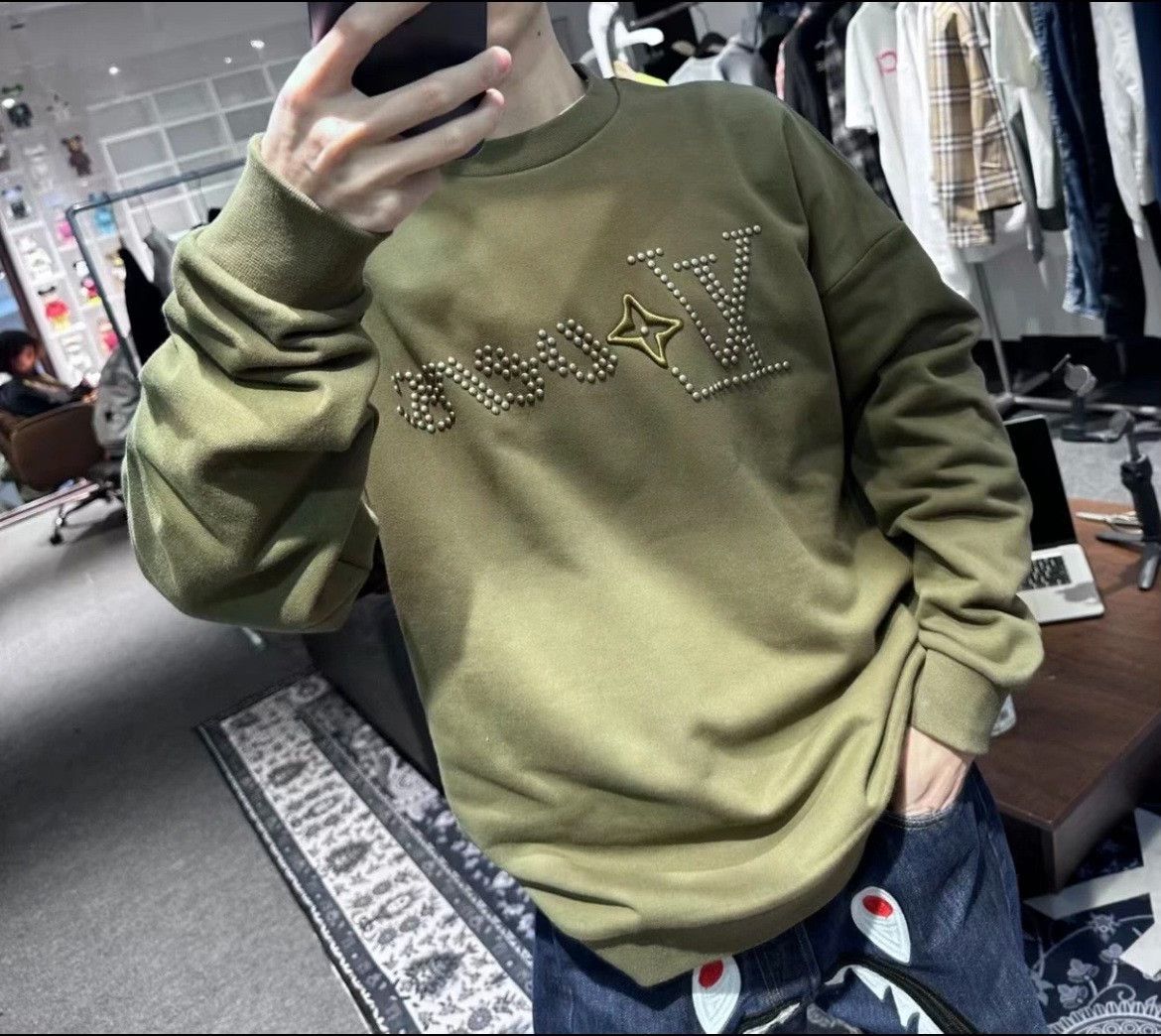 Louis Vuitton Louis Vuitton SS24 Pharrell Logo Sweatshirt Size US M / EU 48-50 / 2 - 9 Thumbnail