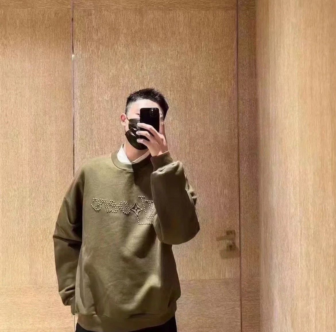 Louis Vuitton Louis Vuitton SS24 Pharrell Logo Sweatshirt Size US M / EU 48-50 / 2 - 7 Thumbnail