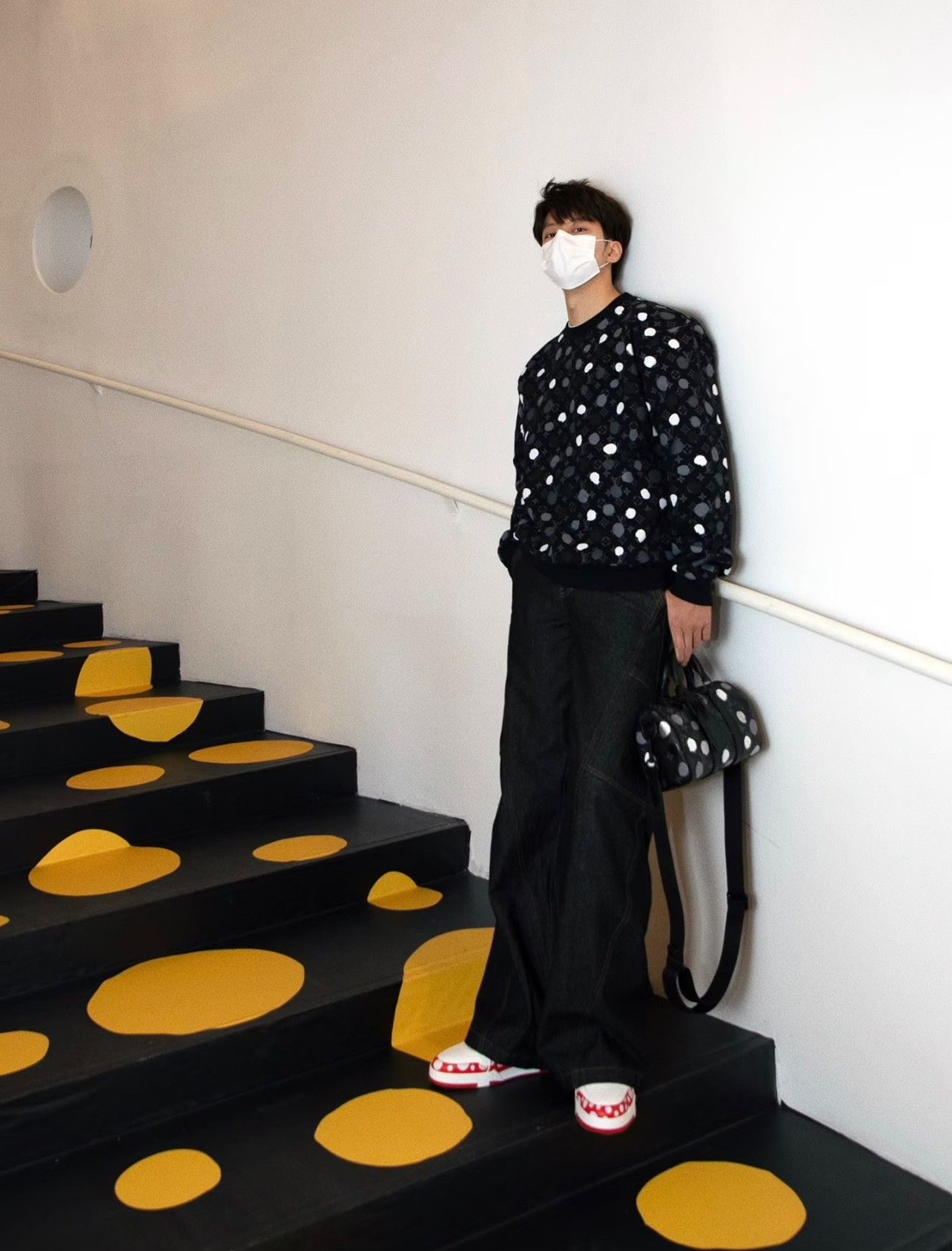 Louis Vuitton Louis Vuitton x Kusama Dot Print Sweatshirt Size US M / EU 48-50 / 2 - 7 Thumbnail