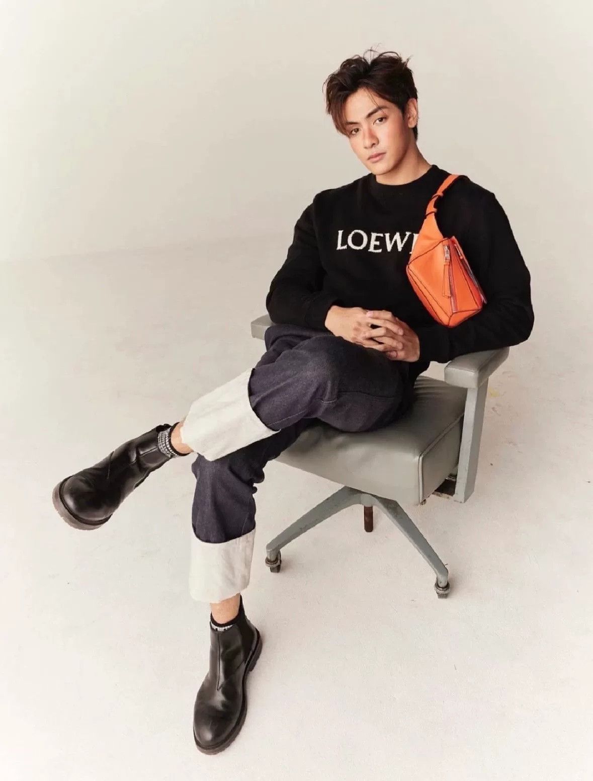 Loewe LOEWE SS23 Men's Embroidered Logo Crewneck Sweatshirt Size US L / EU 52-54 / 3 - 7 Thumbnail