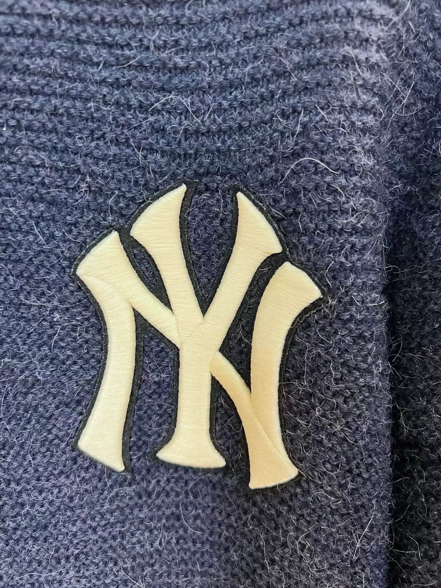 Gucci Gucci x NY Yankees Logo Wool Sweater Size US XL / EU 56 / 4 - 4 Thumbnail