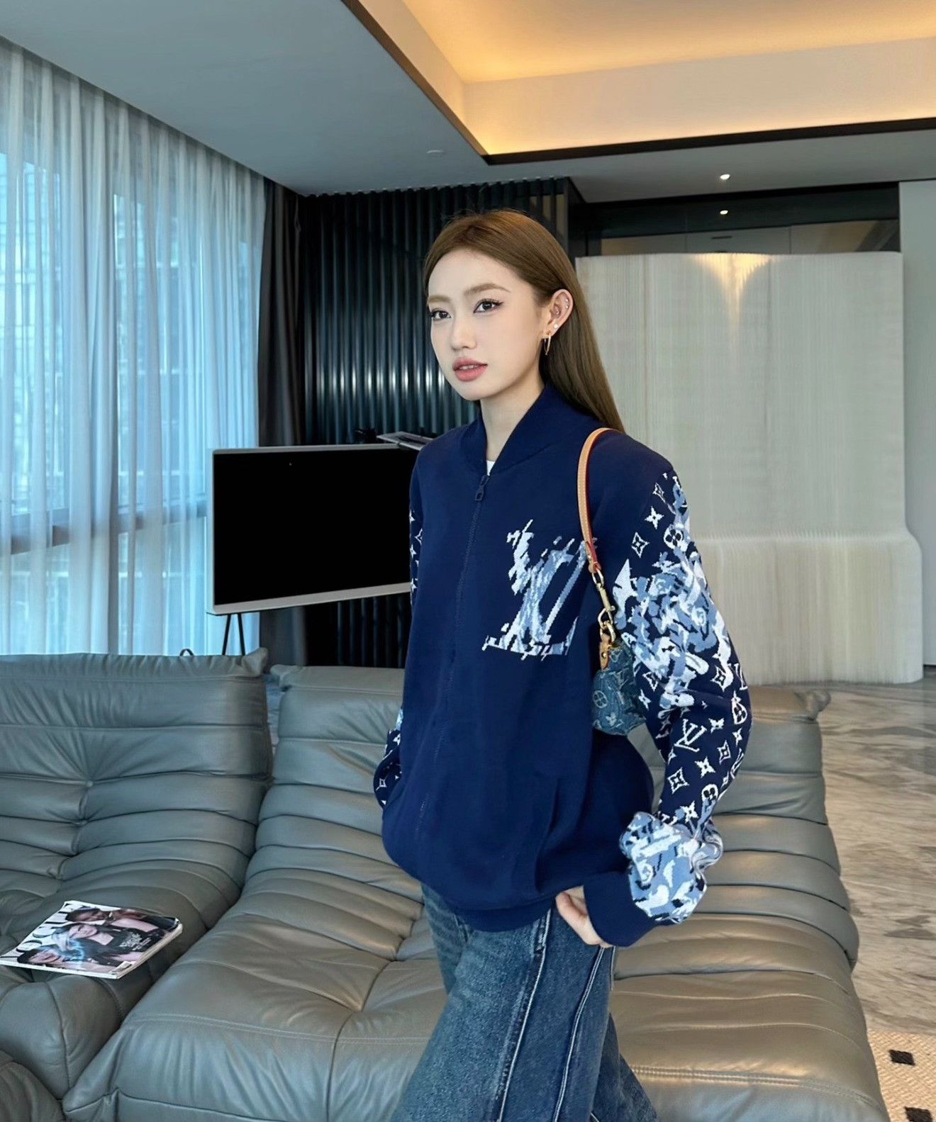 Louis Vuitton Louis Vuitton Logo Print Zip Bomber Jacket Size US S / EU 44-46 / 1 - 8 Thumbnail