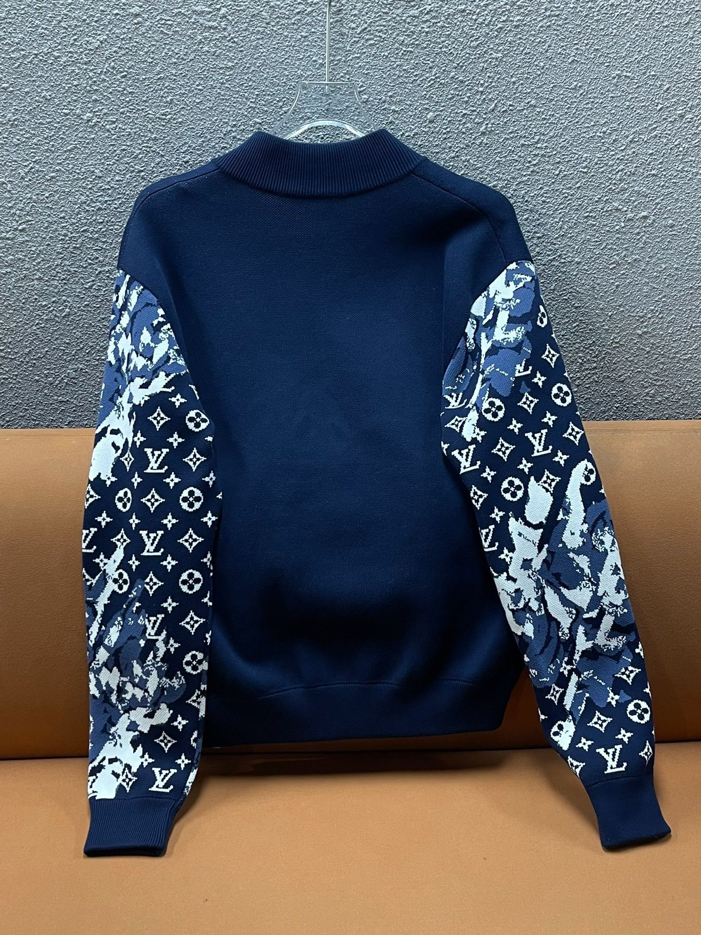 Louis Vuitton Louis Vuitton Logo Print Zip Bomber Jacket Size US S / EU 44-46 / 1 - 2 Thumbnail