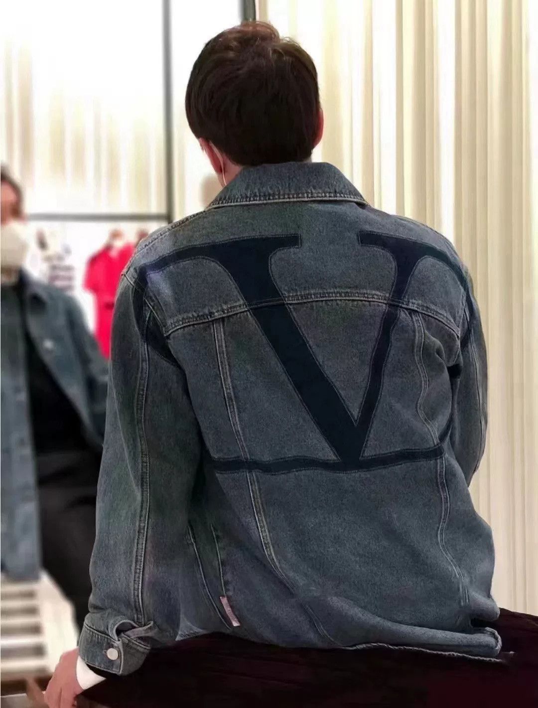 Valentino Valentino SS22 Logo Print Denim Jacket Men's Size US M / EU 48-50 / 2 - 7 Thumbnail