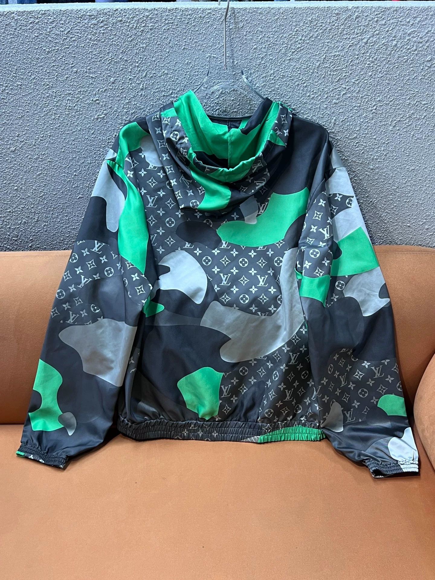 Louis Vuitton Louis Vuitton FW23 Colorblock Figure Hooded Sweatshirt Size US L / EU 52-54 / 3 - 2 Thumbnail