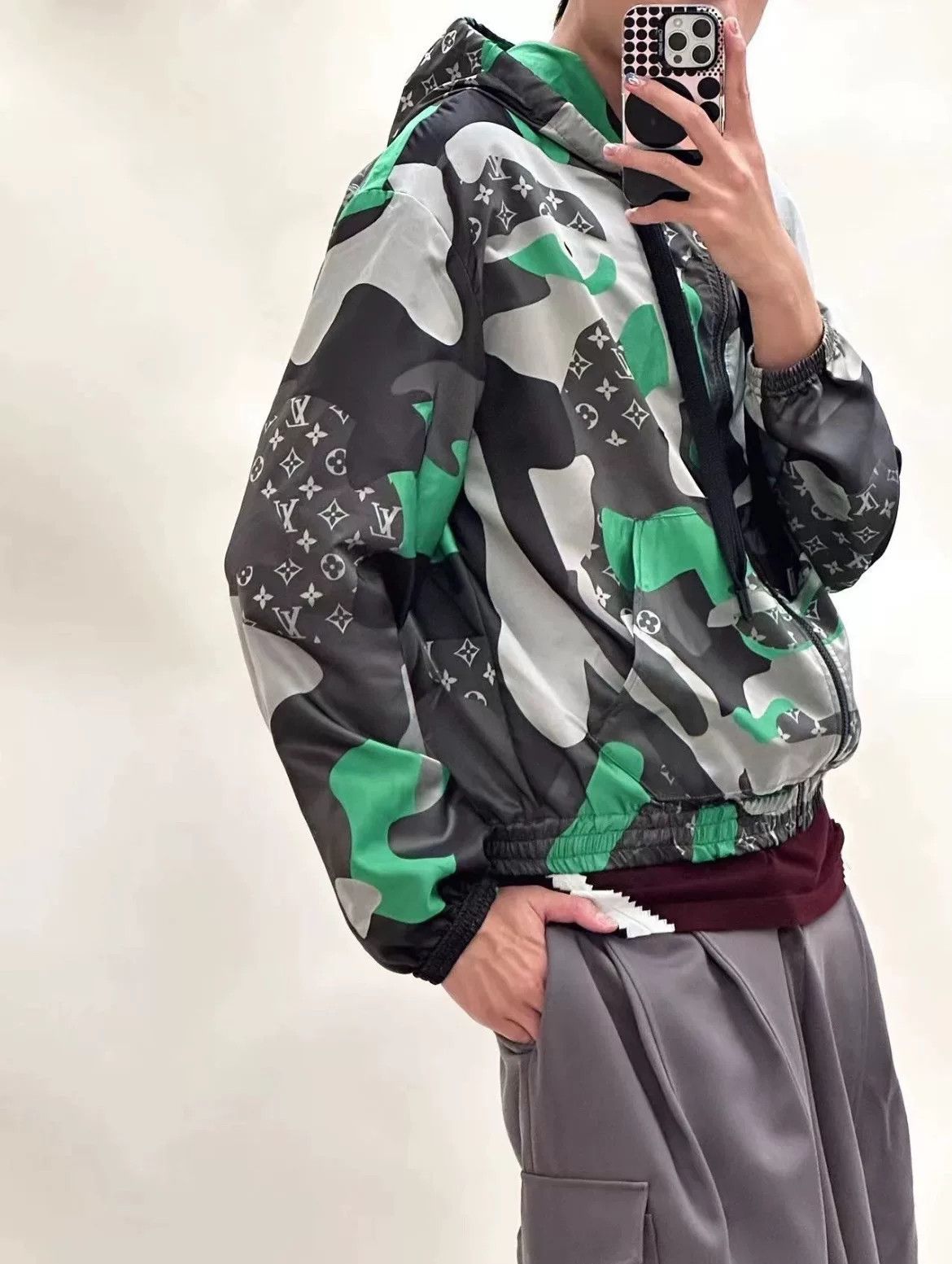 Louis Vuitton Louis Vuitton FW23 Colorblock Figure Hooded Sweatshirt Size US L / EU 52-54 / 3 - 6 Thumbnail