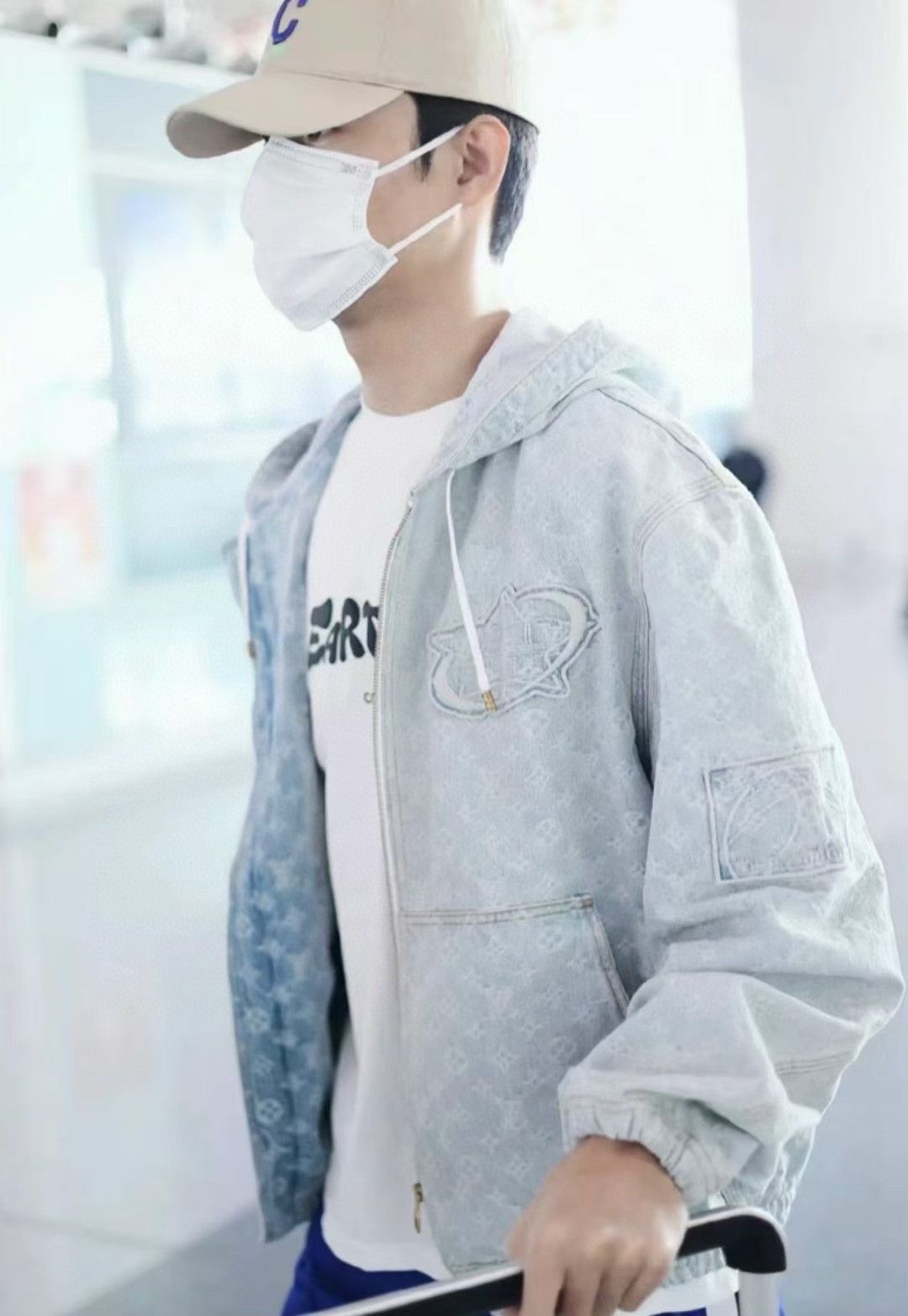 Louis Vuitton Louis Vuitton x NBA Hooded Denim Jacket Size XL / US 12-14 / IT 48-50 - 6 Thumbnail