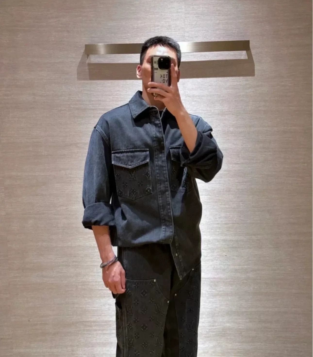 Louis Vuitton Louis Vuitton Black Embossed Monogram Denim Jacket Size US M / EU 48-50 / 2 - 5 Thumbnail