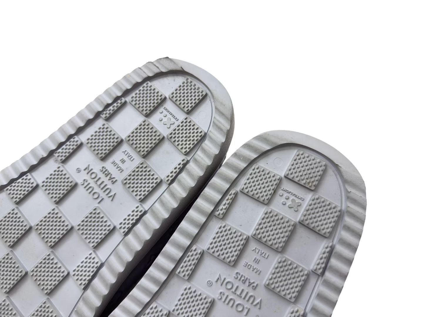 Louis Vuitton Louis Vuitton Blue Embossed Monogram Slippers Size US 9 / EU 42 - 6 Thumbnail